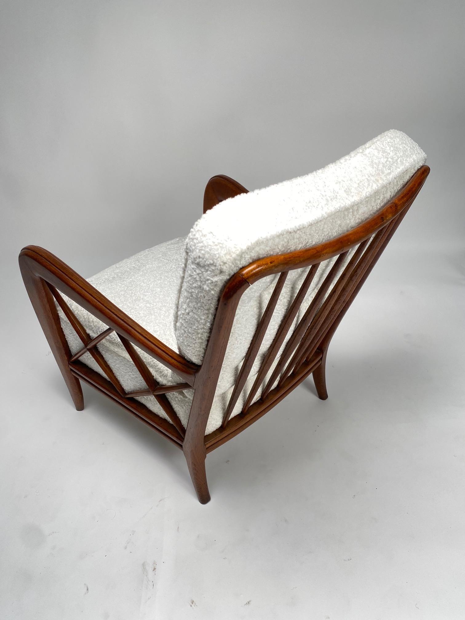 Tissu Paire de fauteuils du milieu du siècle dans le style de Paolo Buffa, Italie années 1950 en vente