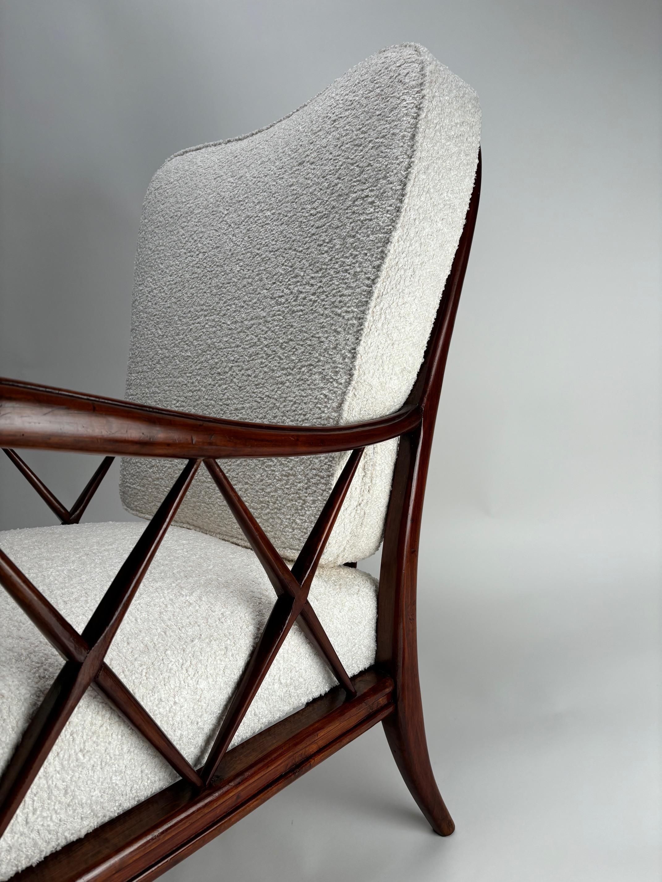Tissu Paire de fauteuils du milieu du siècle dans le style de Paolo Buffa, Italie années 1950 en vente