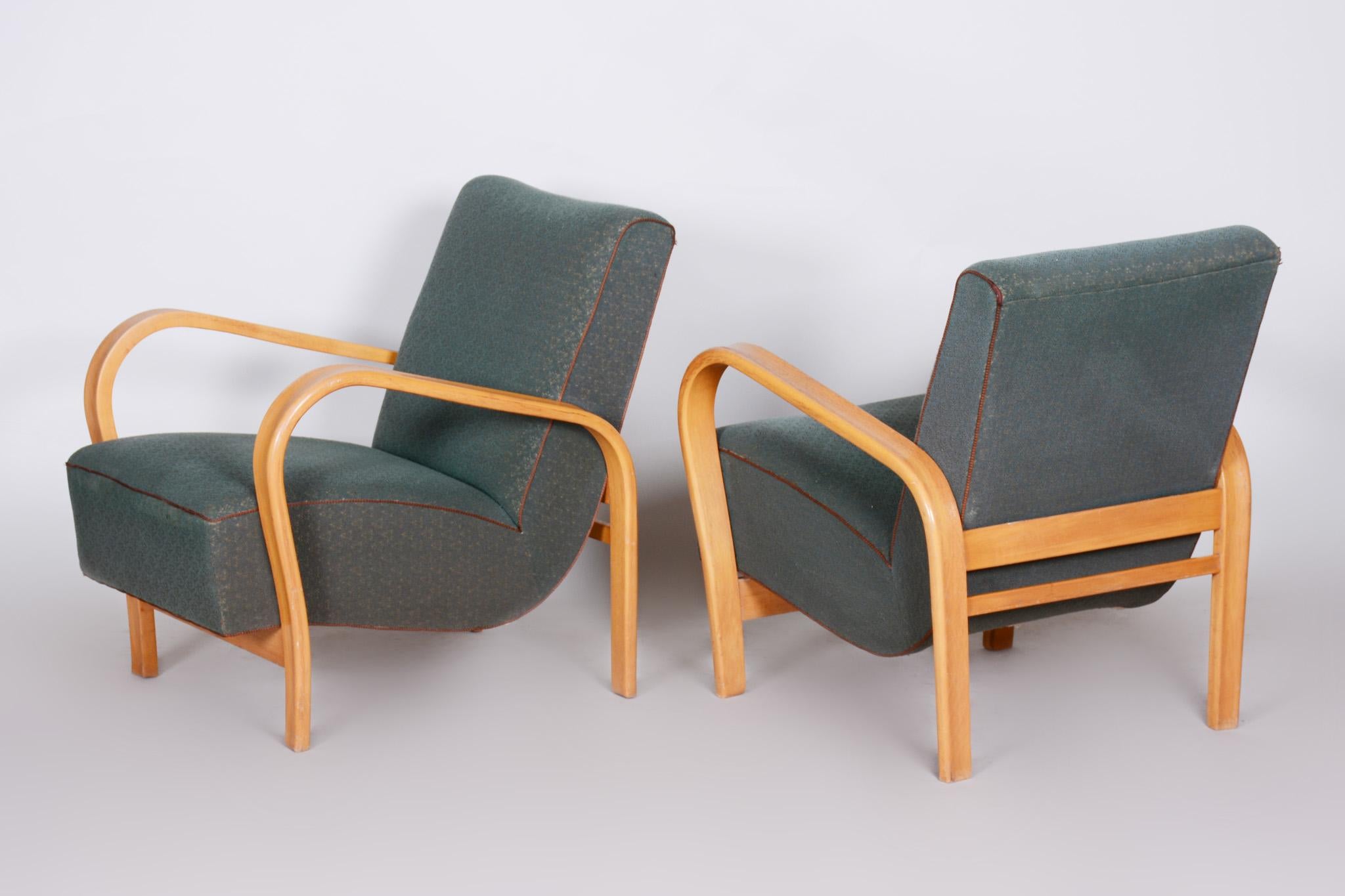 Mid century armchairs.
Original well preserved condition.
Material: Oak and beech
Source: Czech
Period: 1930-1939.