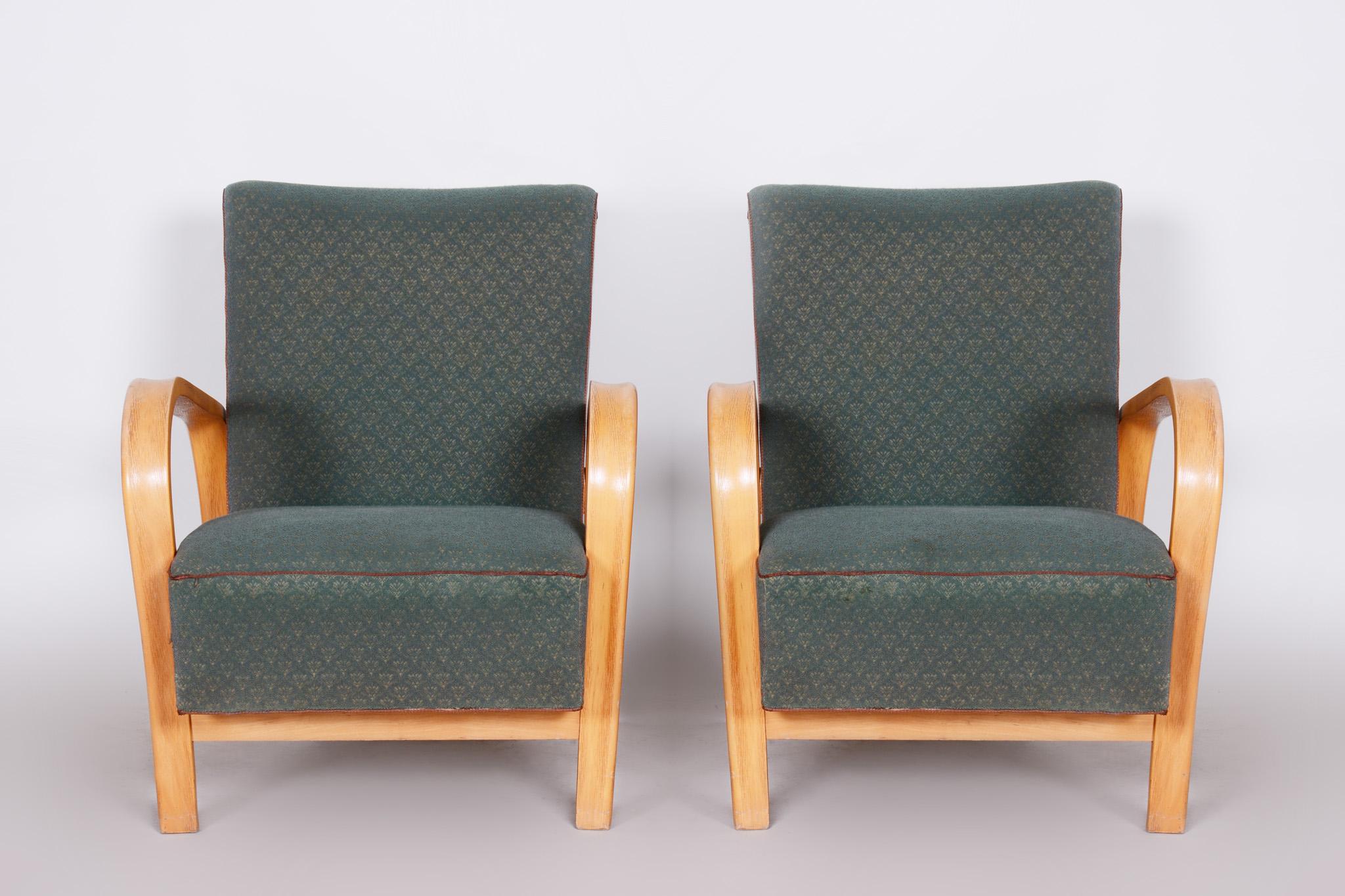 Pair of Mid Century Armchairs Made in Czechia 1930s, Collaboration with Halabala In Good Condition For Sale In Horomerice, CZ