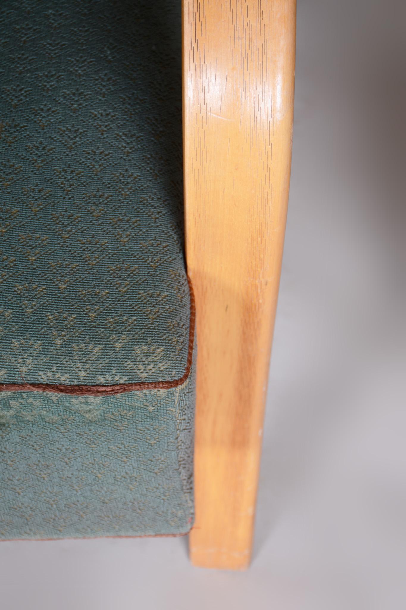 Tissu Paire de fauteuils du milieu du siècle fabriqués en Tchèque dans les années 1930, collaboration avec Halabala en vente