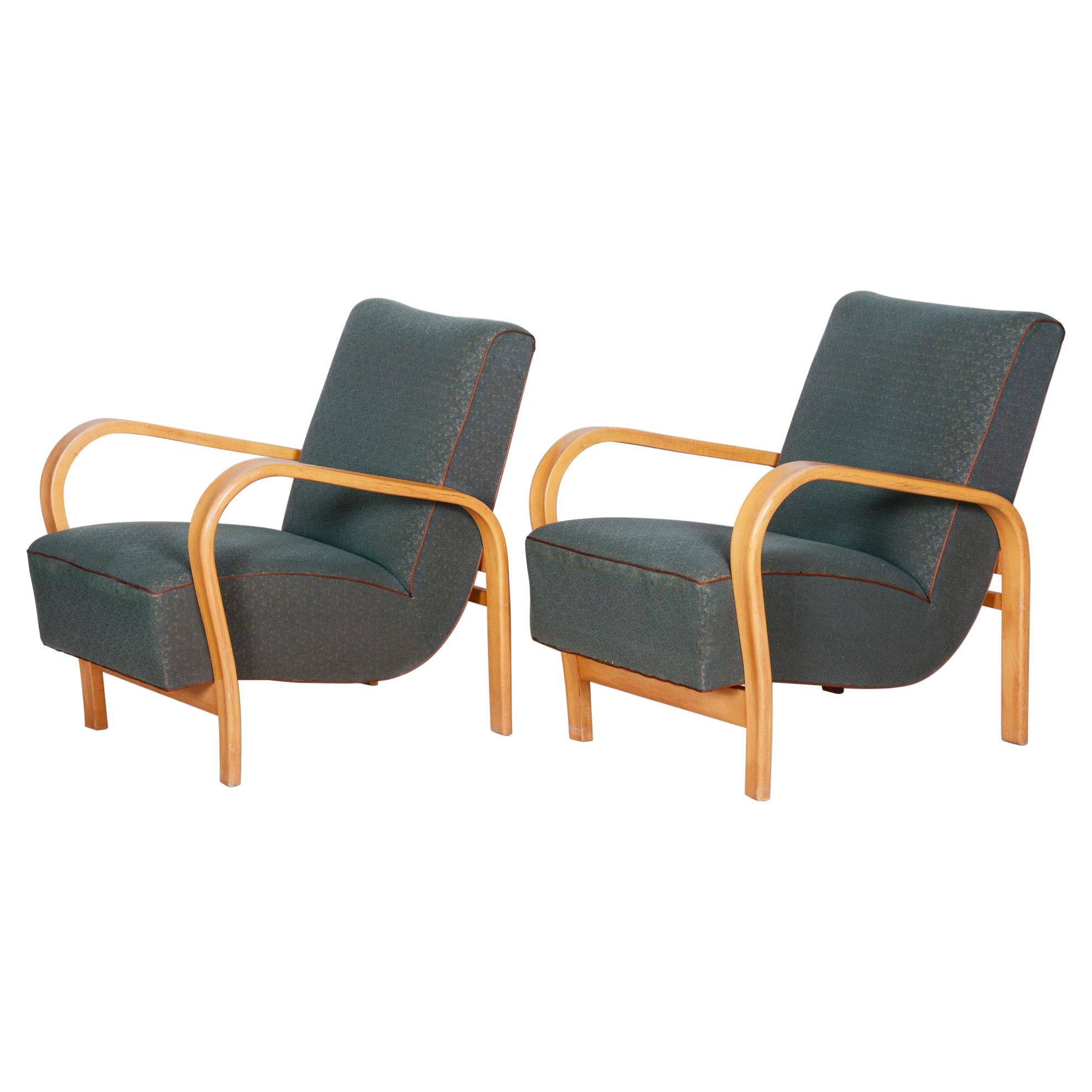 Ein Paar Sessel aus der Mitte des Jahrhunderts, hergestellt in Tschechien in den 1930er Jahren, Zusammenarbeit mit Halabala