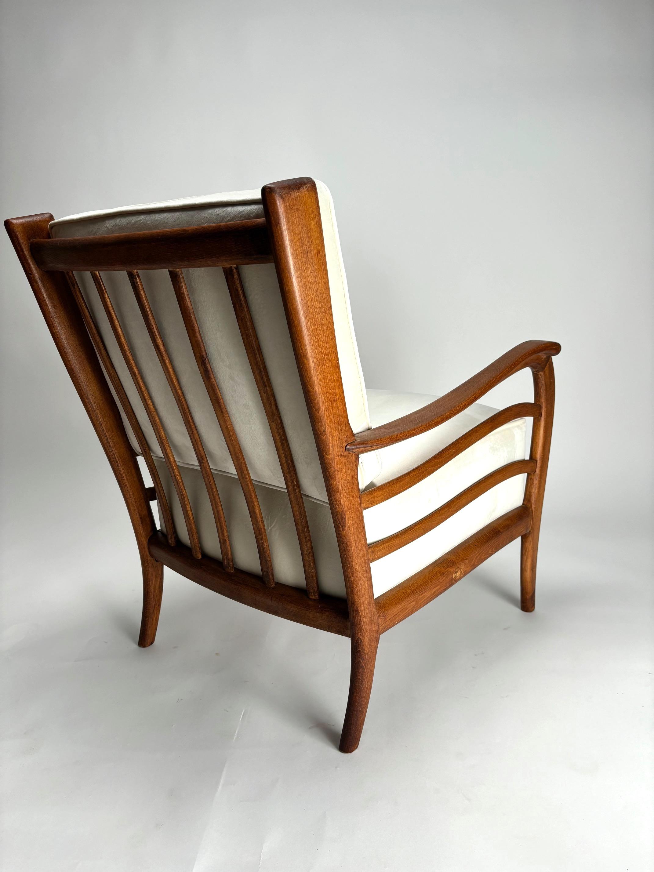 Paire de fauteuils du milieu du siècle, style Paolo Buffa, Italie années 1950 en vente 5