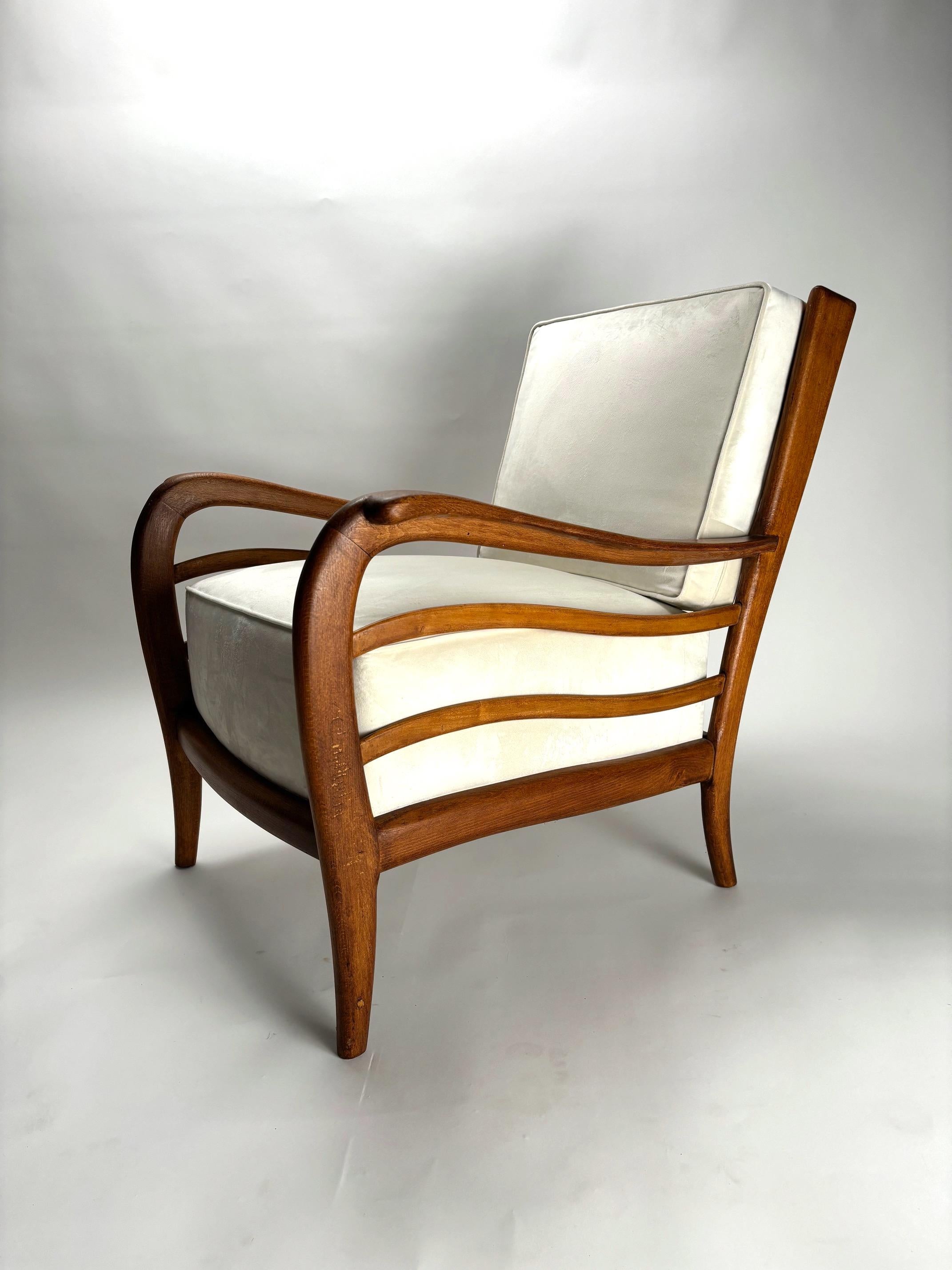 Mid-Century Modern Paire de fauteuils du milieu du siècle, style Paolo Buffa, Italie années 1950 en vente