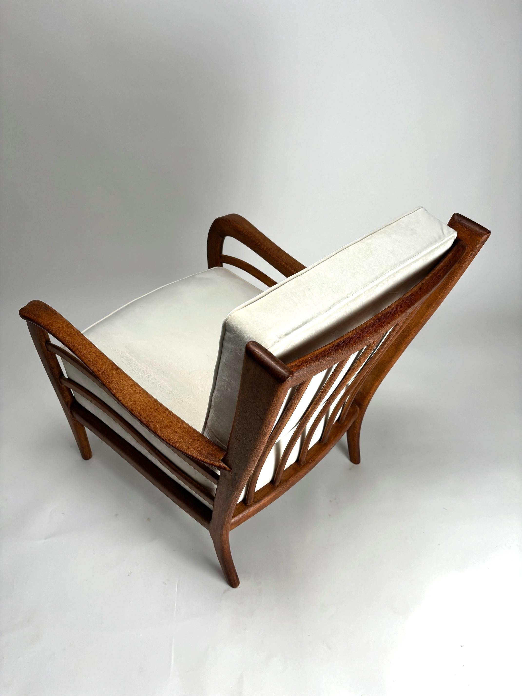 Paire de fauteuils du milieu du siècle, style Paolo Buffa, Italie années 1950 en vente 1