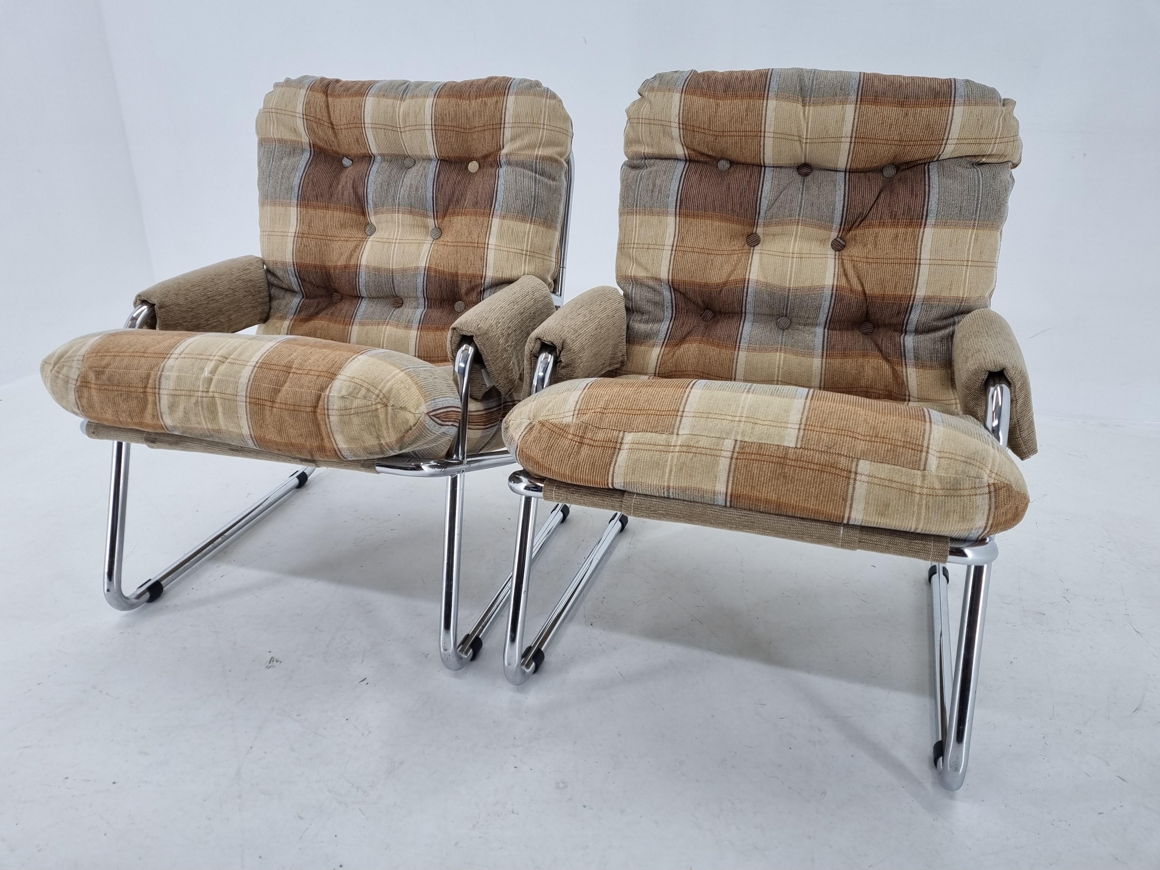Pair of Mid Century Armchairs, Peter Hoyte, 1970s For Sale 2