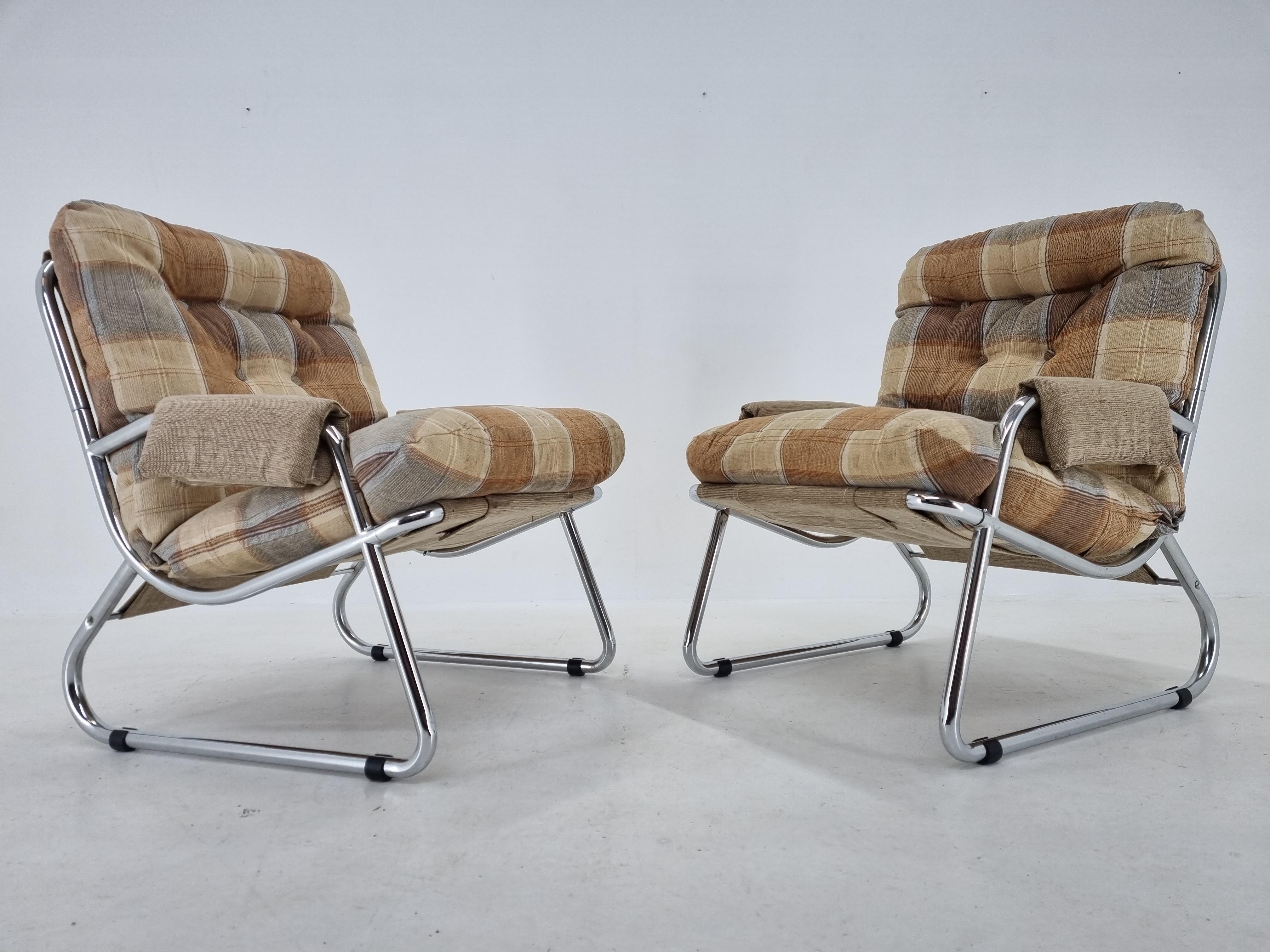 Pair of Mid Century Armchairs, Peter Hoyte, 1970s In Good Condition For Sale In Praha, CZ