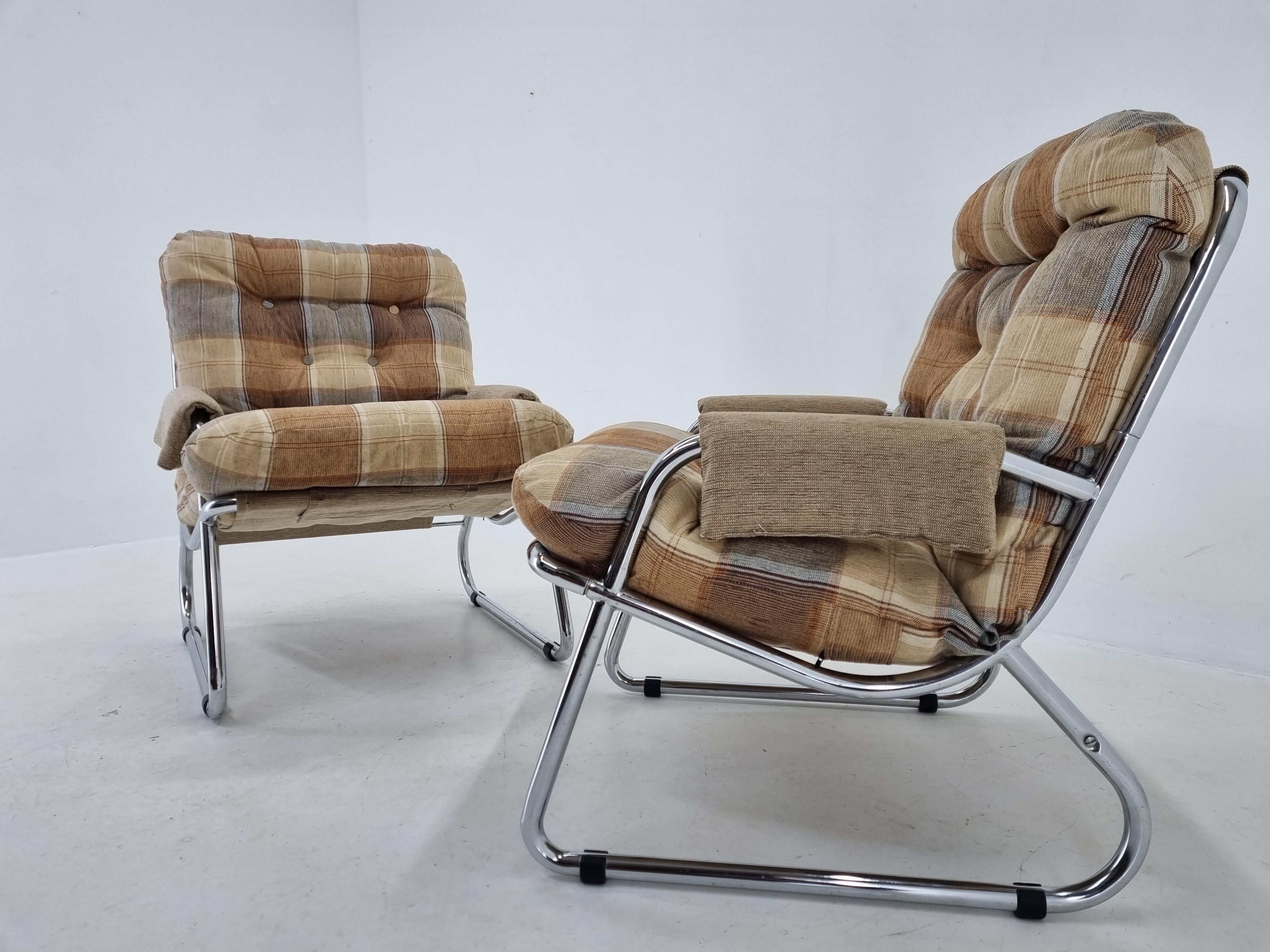 Fabric Pair of Mid Century Armchairs, Peter Hoyte, 1970s For Sale