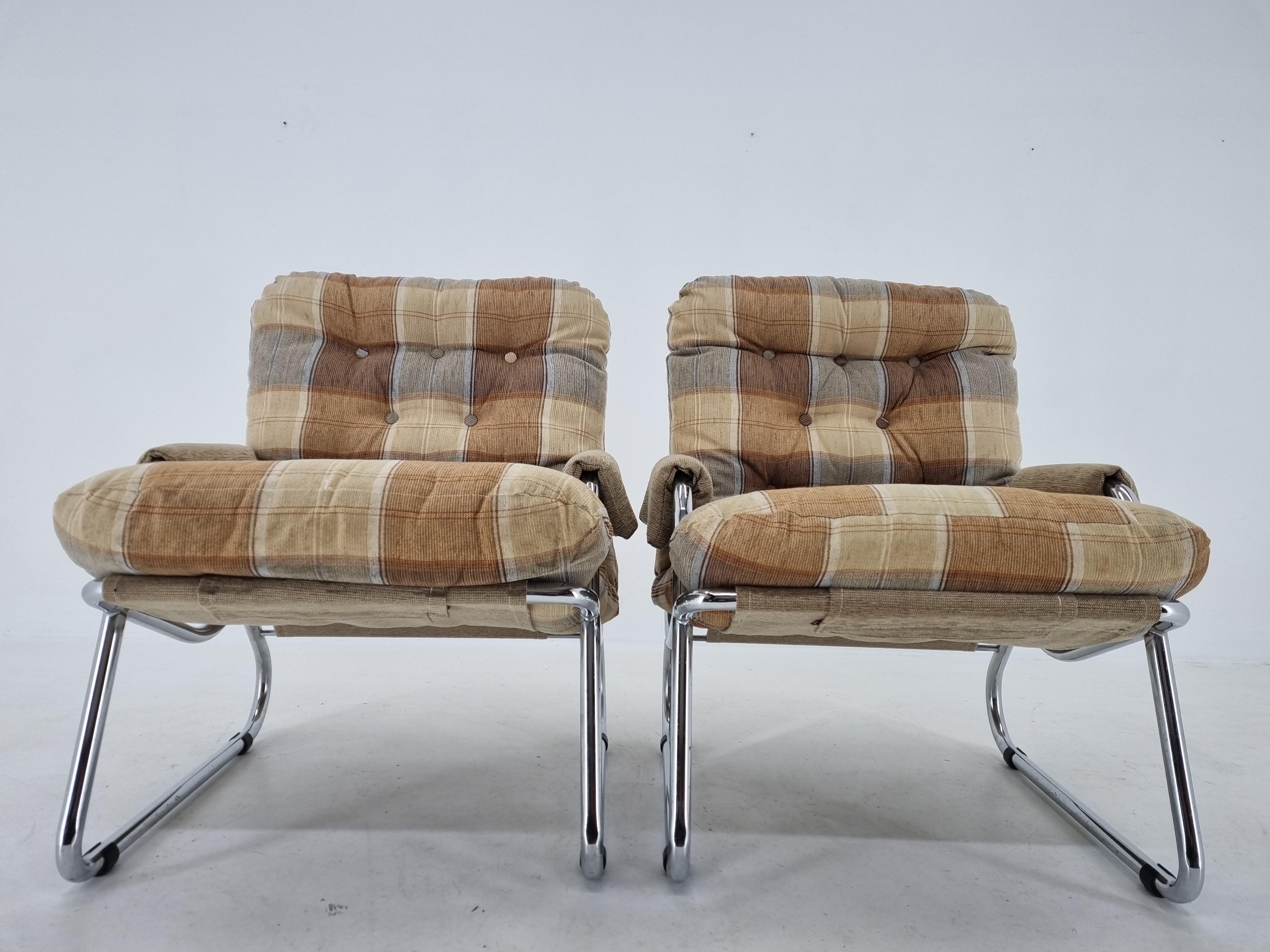 Pair of Mid Century Armchairs, Peter Hoyte, 1970s For Sale 1