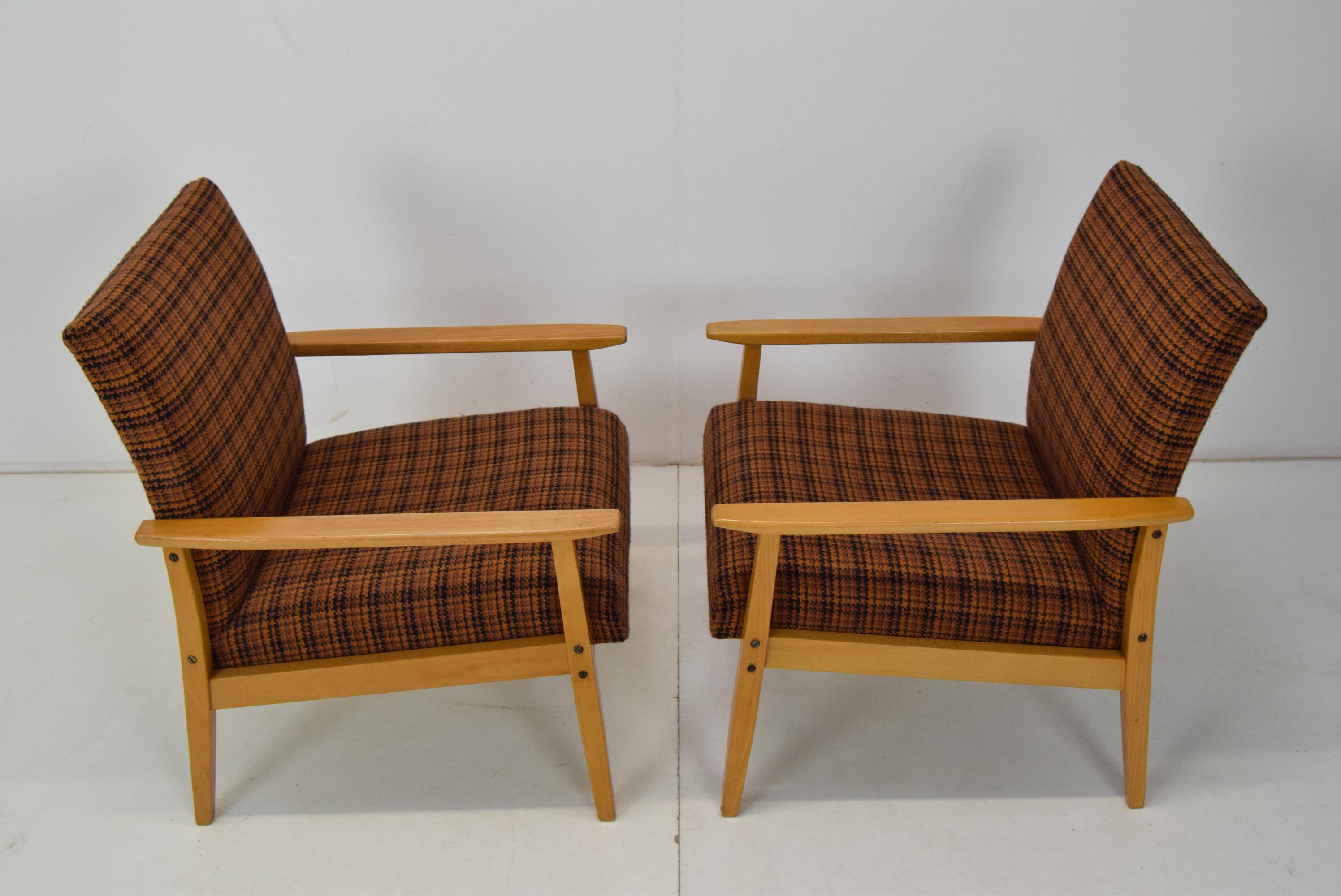 Mid-Century Modern Pair of Mid-Century Armchairs/Ton, 1975 For Sale
