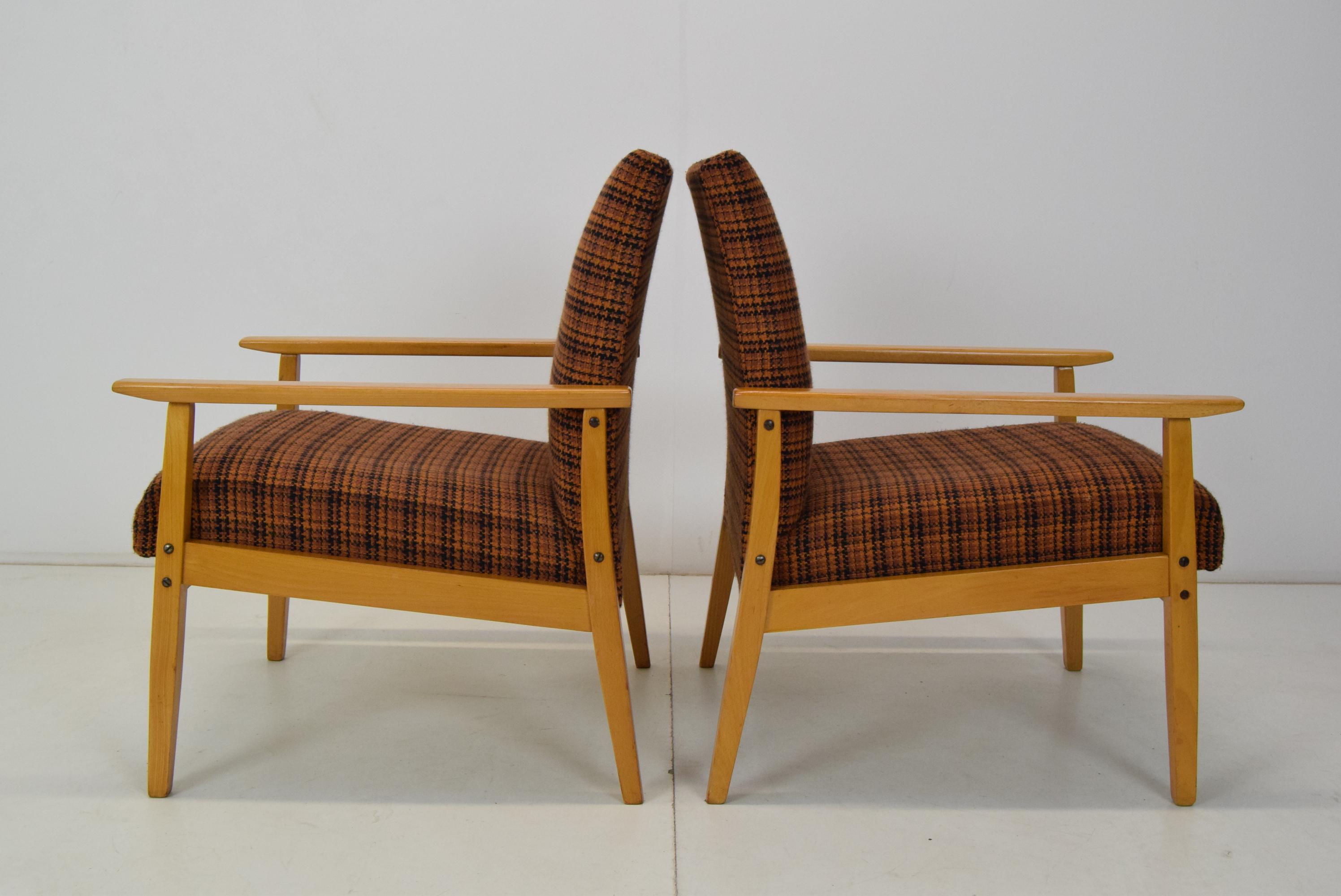 Pair of Mid-Century Armchairs/Ton, 1975 For Sale 2