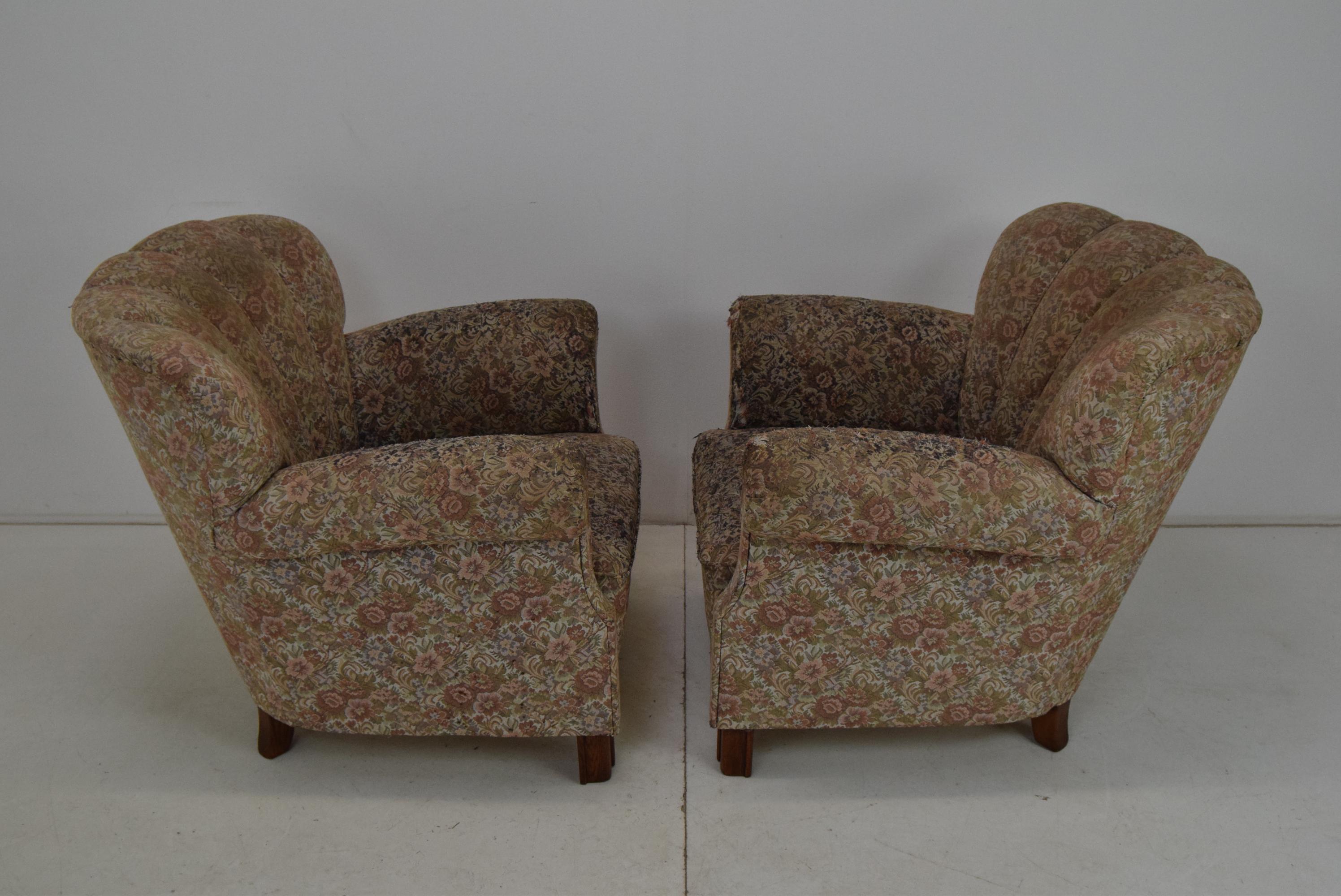 Pair of Mid-Century Armchairs, 1950s In Fair Condition For Sale In Praha, CZ