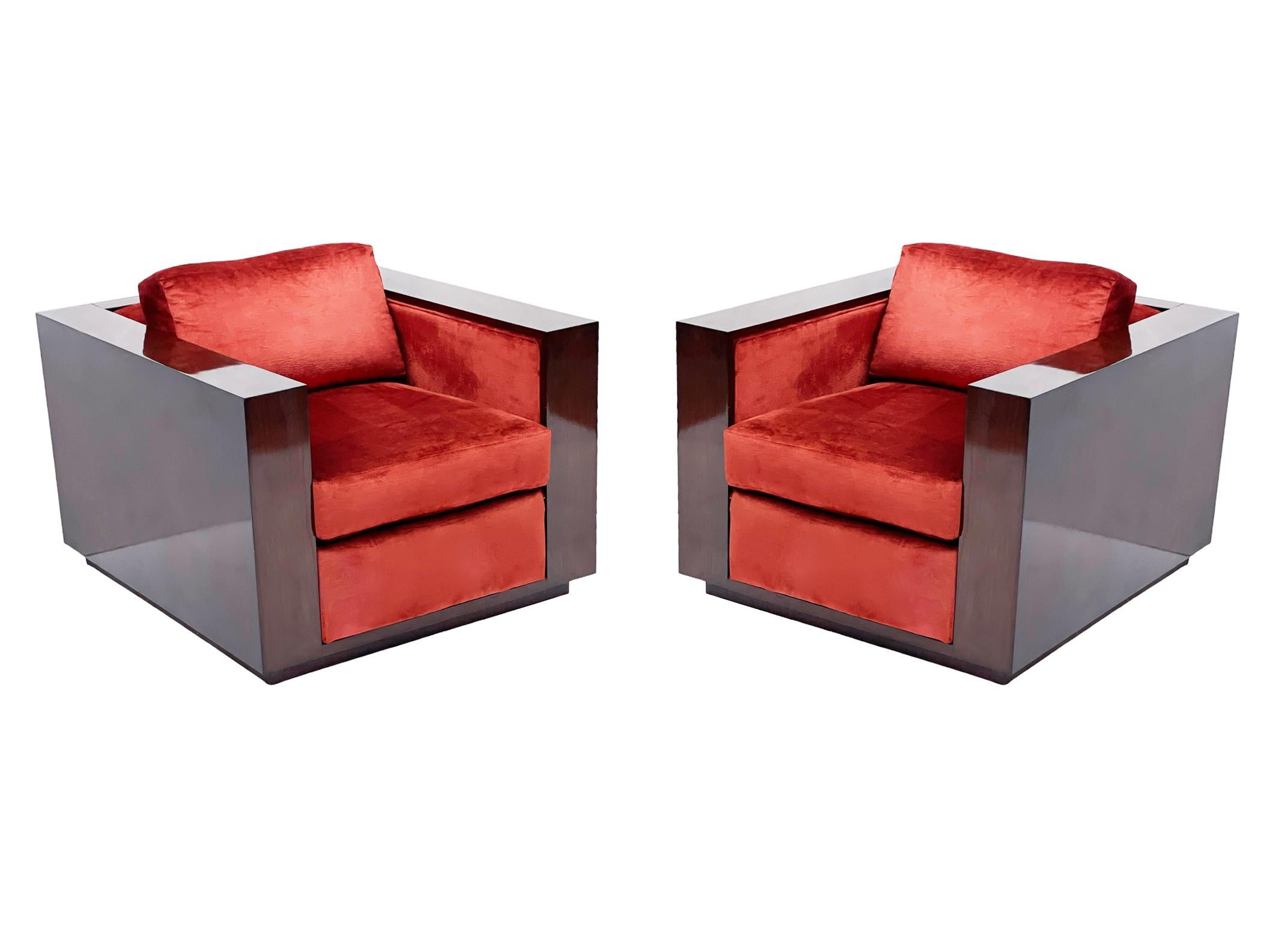 Velours Paire de fauteuils club cubiques Art Déco en acajou du milieu du siècle dernier par Ralph Lauren  en vente