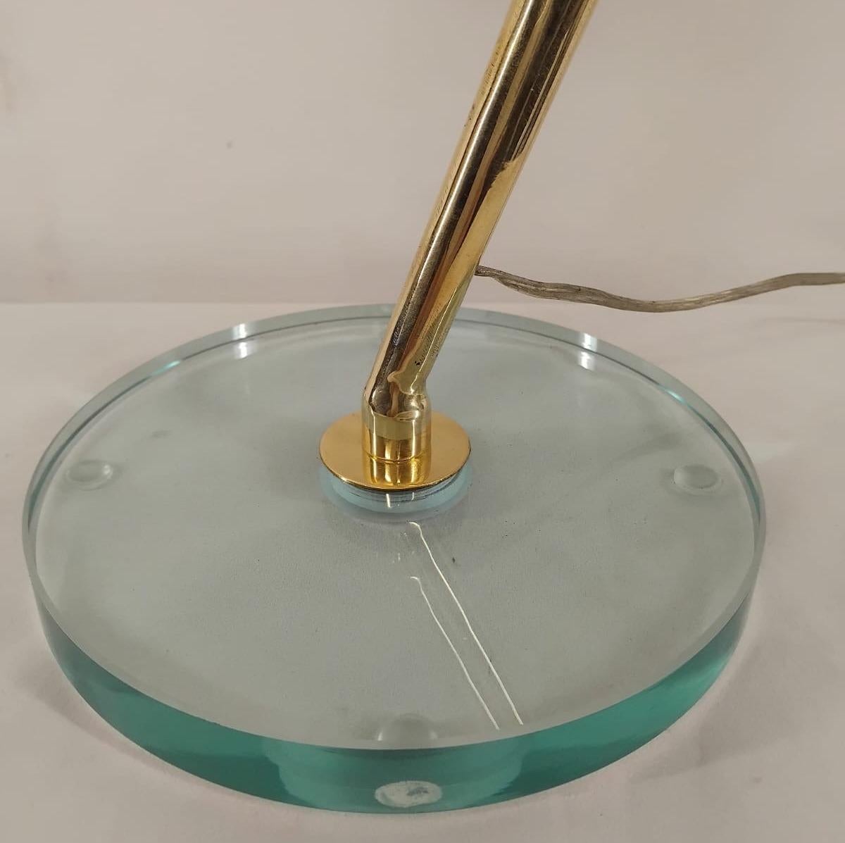 Coppia di lampade da tavolo in vetro e ottone di metà secolo, Italia, anni '50 in vendita 11