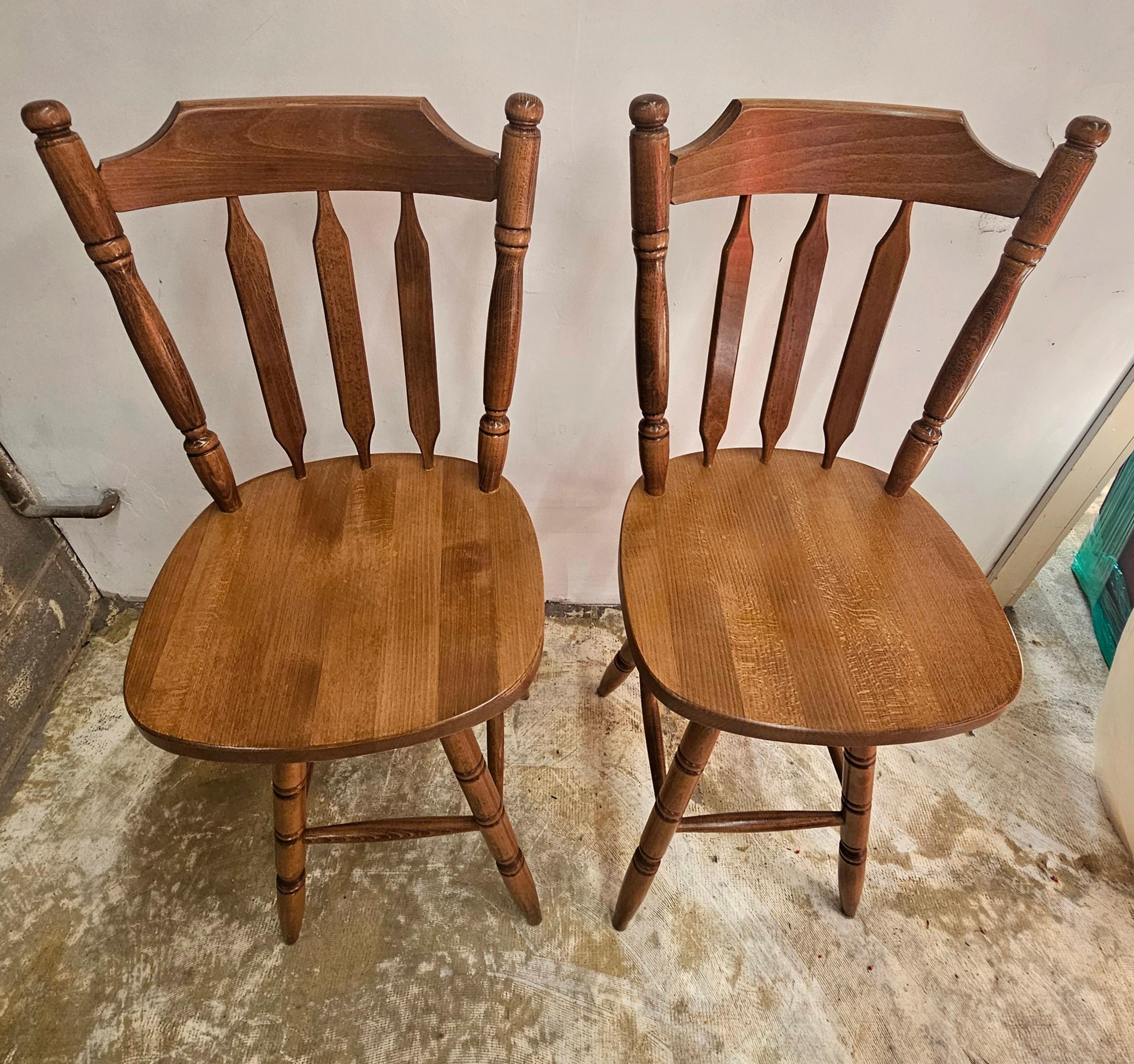 Mid-Century Modern Paire de tabourets de bar pivotants de style Arts and Crafts du milieu du siècle dernier en vente