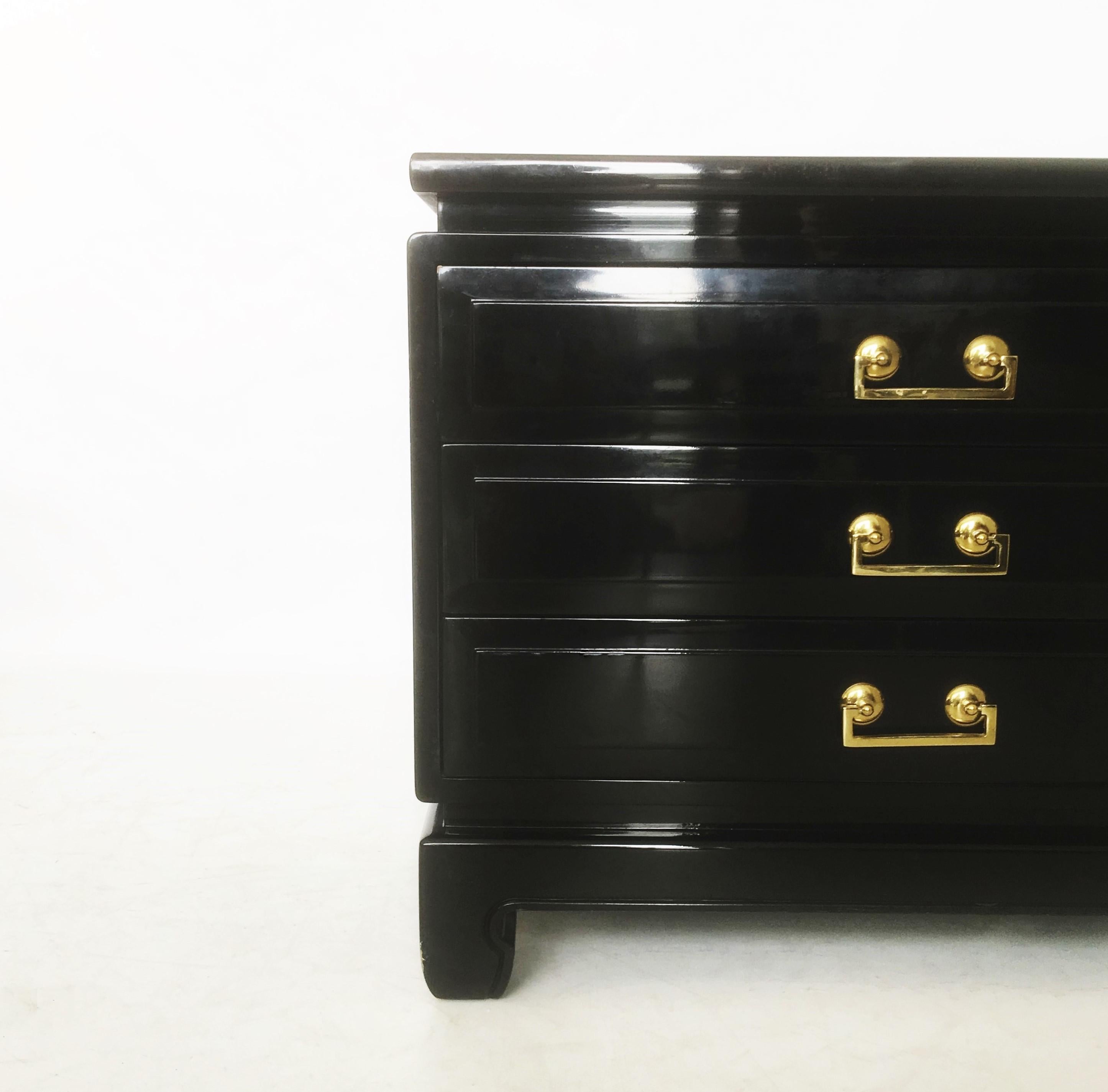 Chinoiserie Pair of Midcentury Asian Style Lacquered Three-Drawer Chests