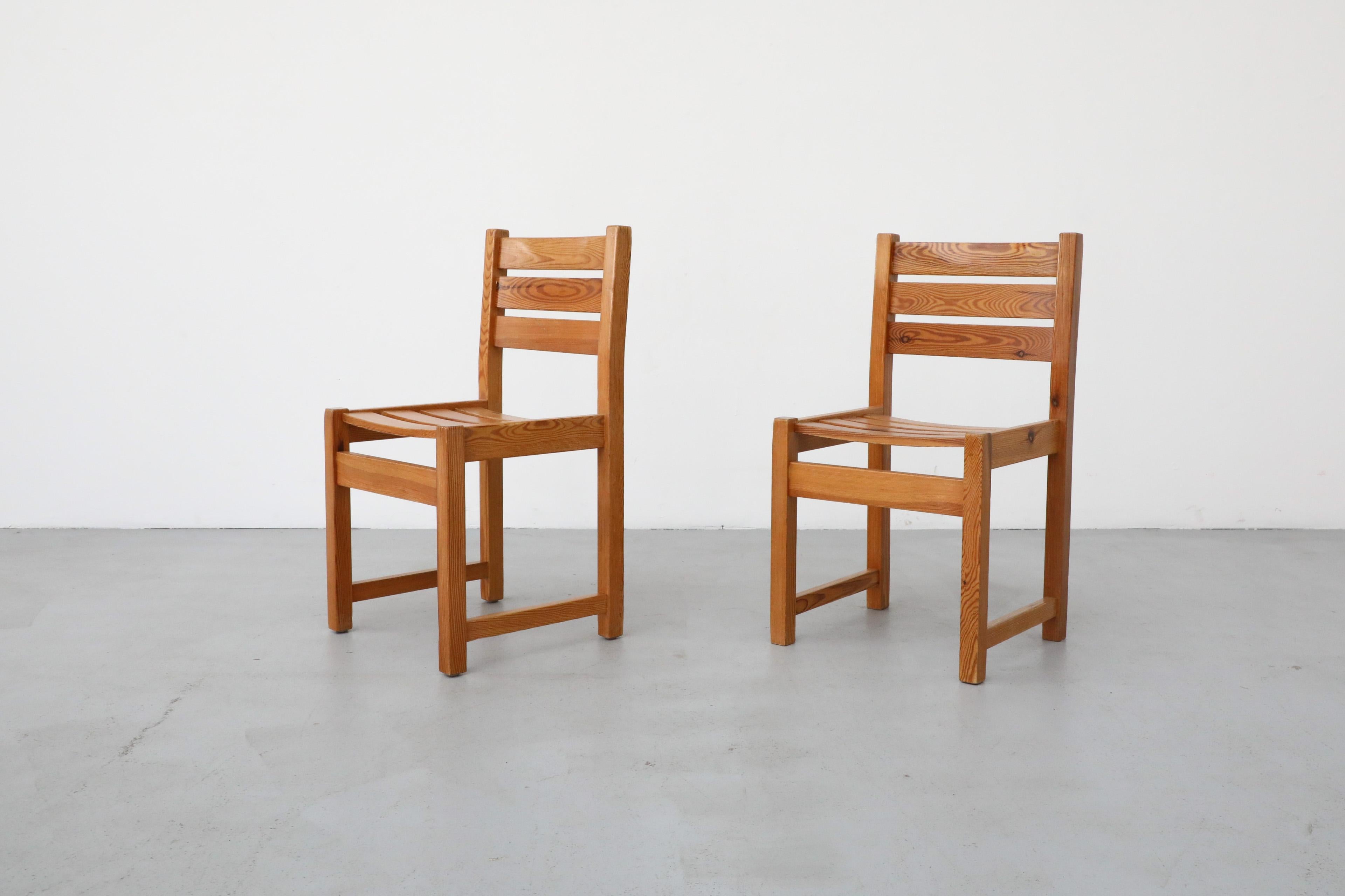 Dutch Pair of Mid-Century Ate van Apeldoorn Style Ladder Back Pine Chairs For Sale