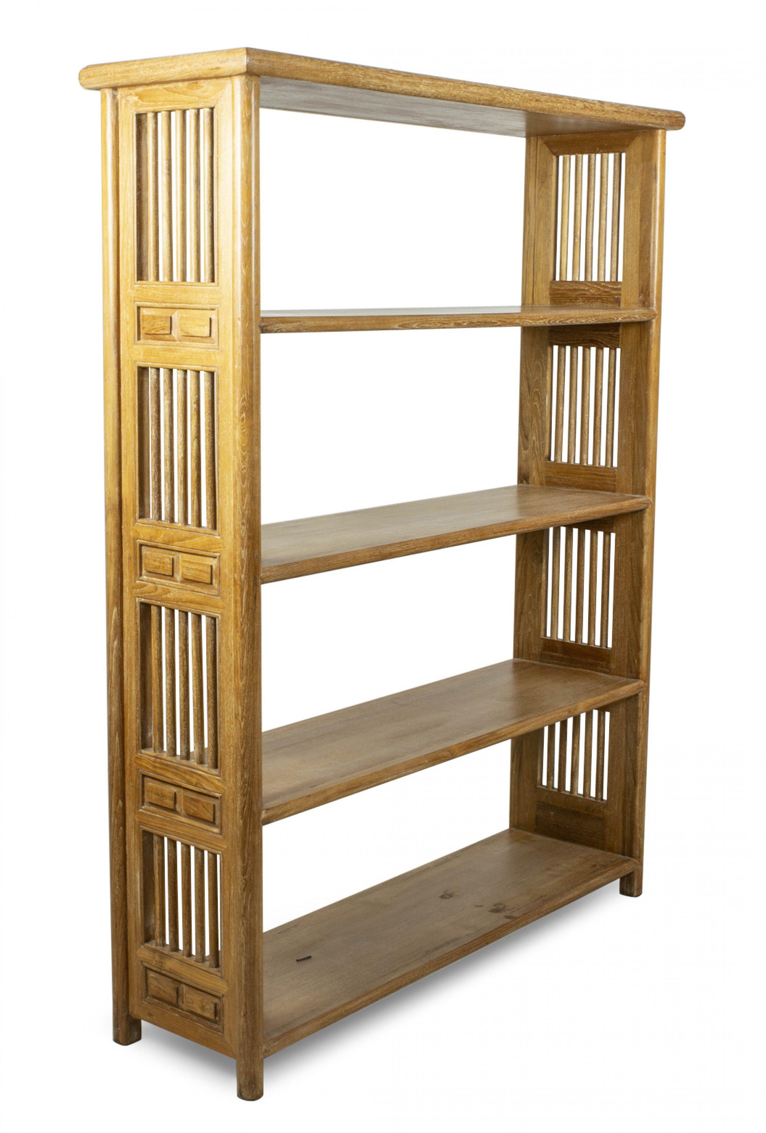 Biacca Coppia di librerie a giorno in stile austriaco della metà del secolo, in Oak Oak in vendita