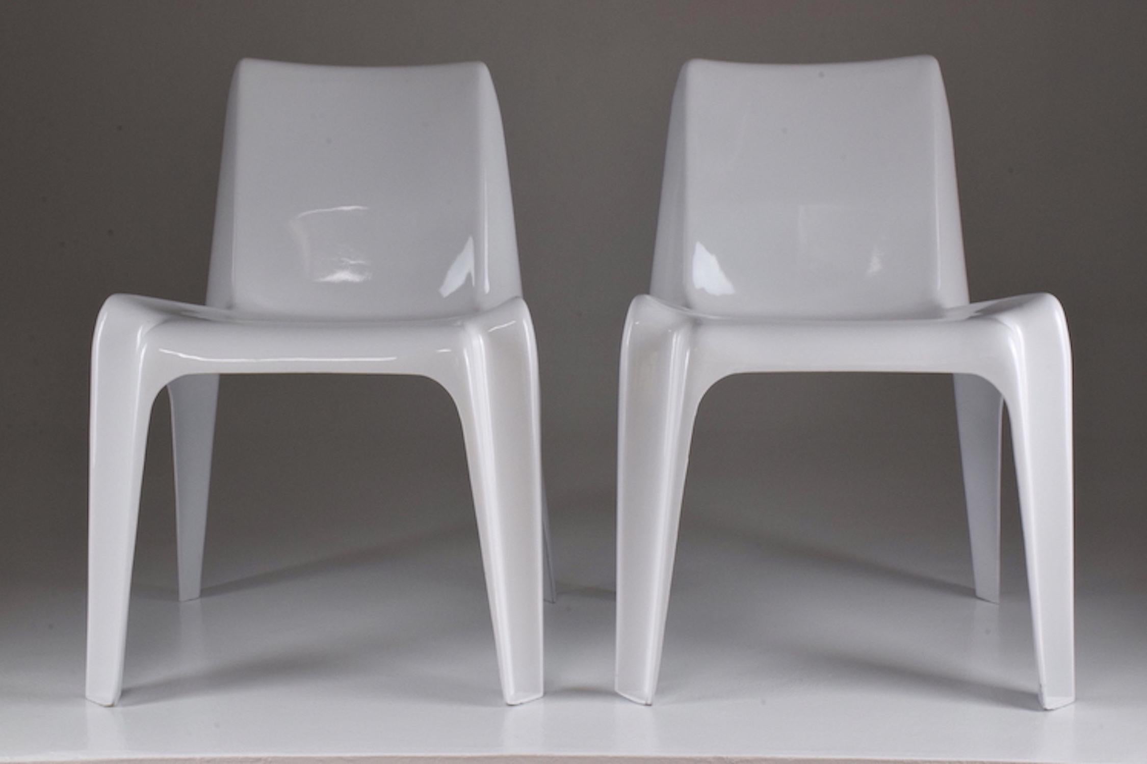 Pair of stackable Bofinger chairs by Helmut Bätzner produced circa 1966 for the Badisches Staatstheater of Karlsruhe.
The first one-piece mass-produced plastic chair.