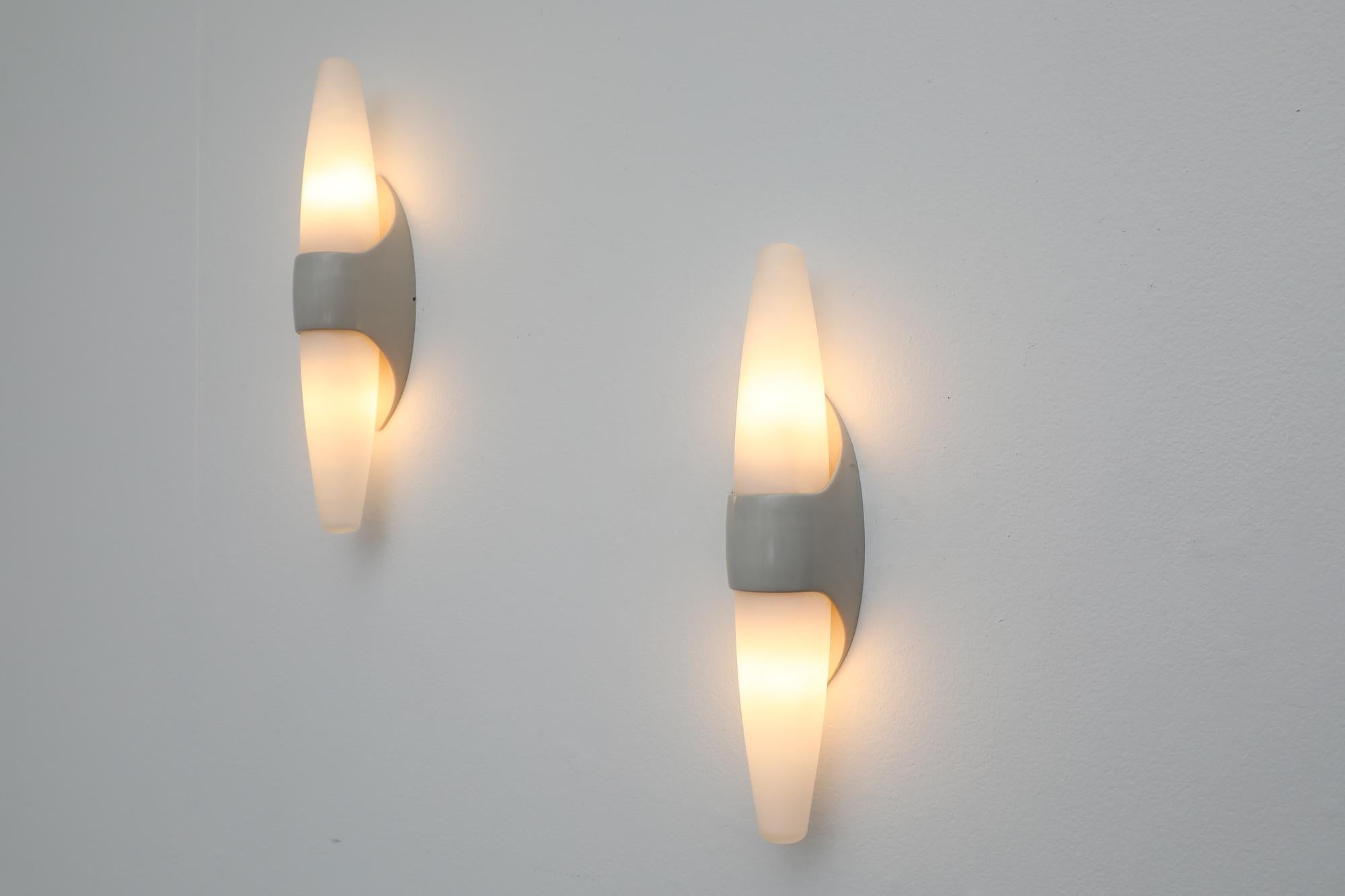 Belgian Pair of Mid-Century Bakelite Bo-Niko Off White Double Frosted Glass Wall Lamps For Sale