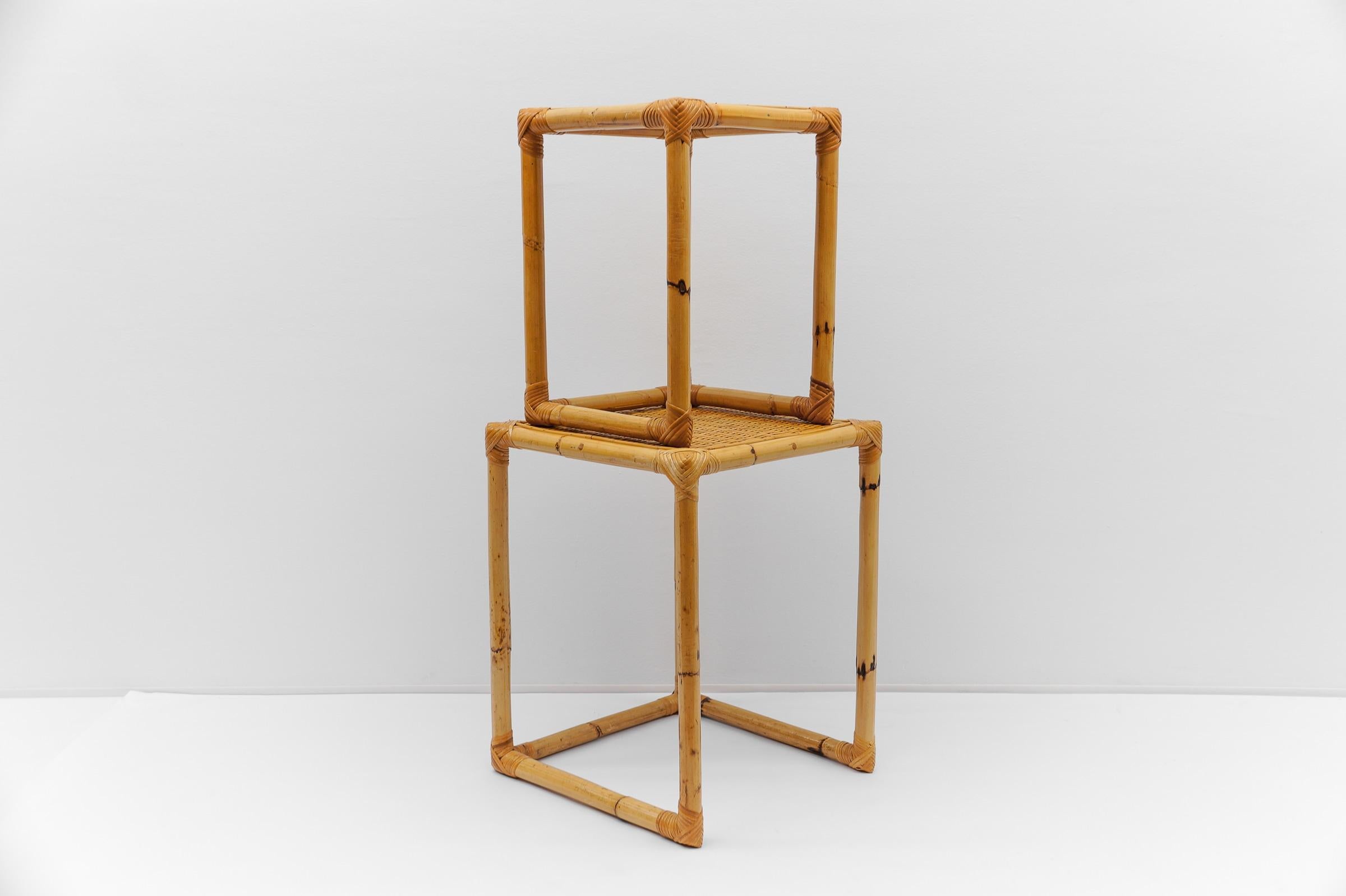 Paire de tables d'appoint en bambou et rotin du milieu du siècle, années 1960 en vente 2