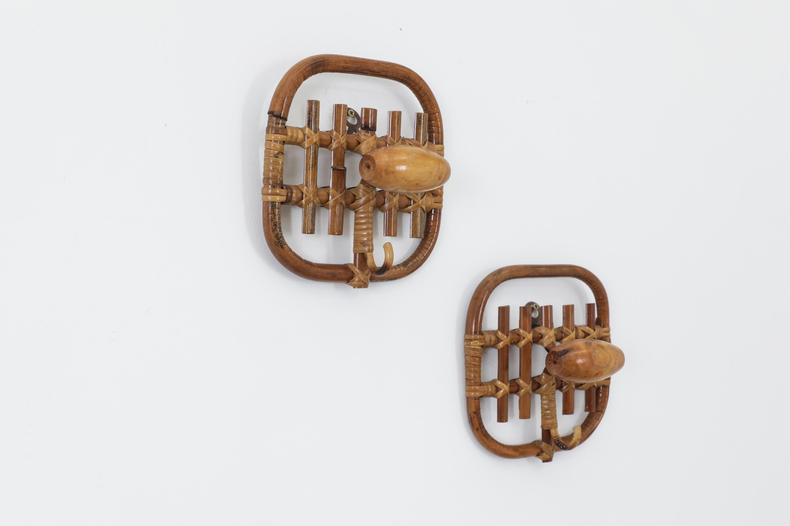 Italian Pair of Mid-Century Bamboo and Wood Hooks Attributed to Vittorio Bonacina For Sale