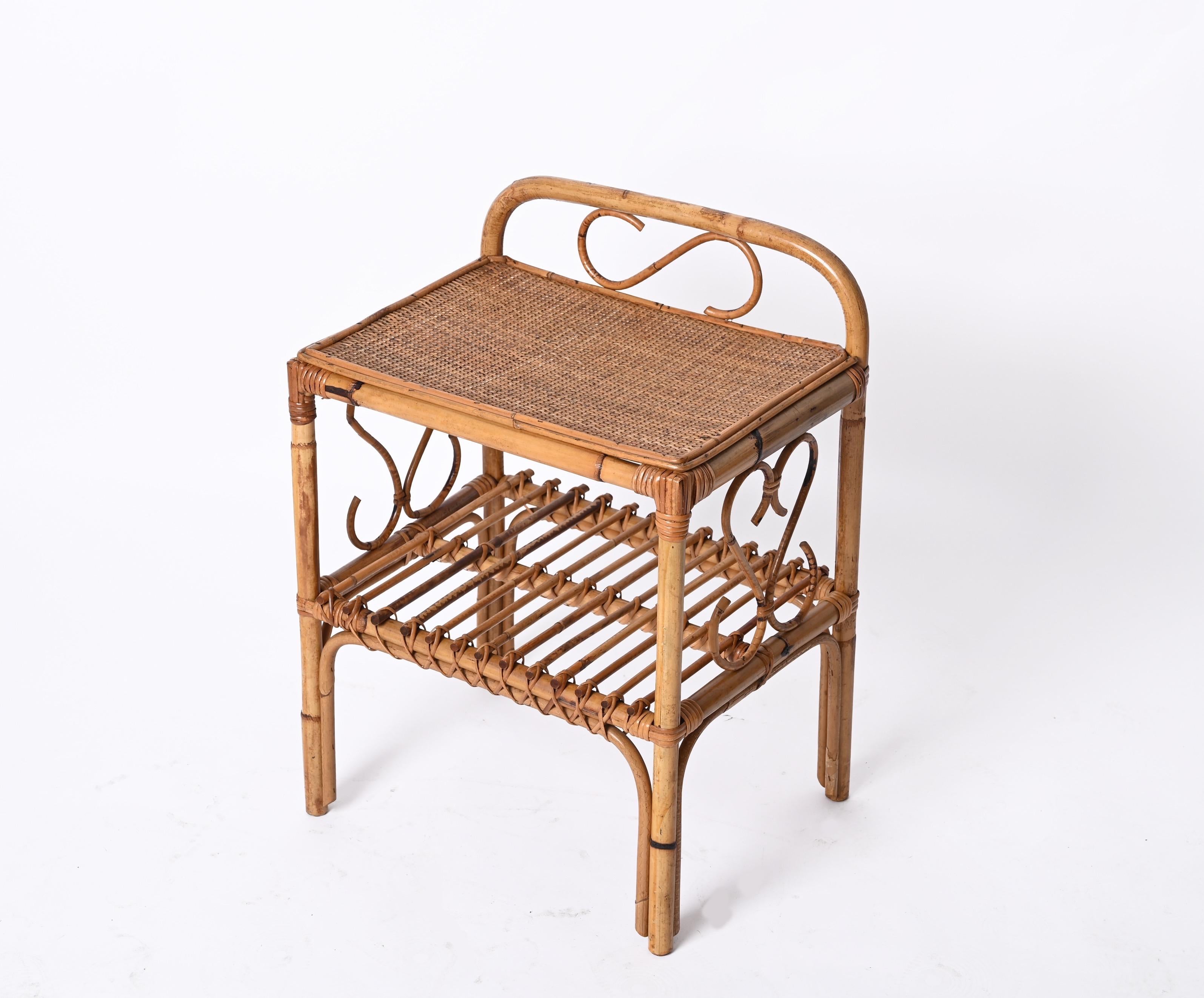 Amazing Pair of Mid-Century Modern Bamboo and Rattan Nightstands, designed in Italy in the 60's and attributed to Franco Albini.

These stunning bedsides  feature a structure made in bamboo with heart-shaped rattan decorations on the sides. 
The top