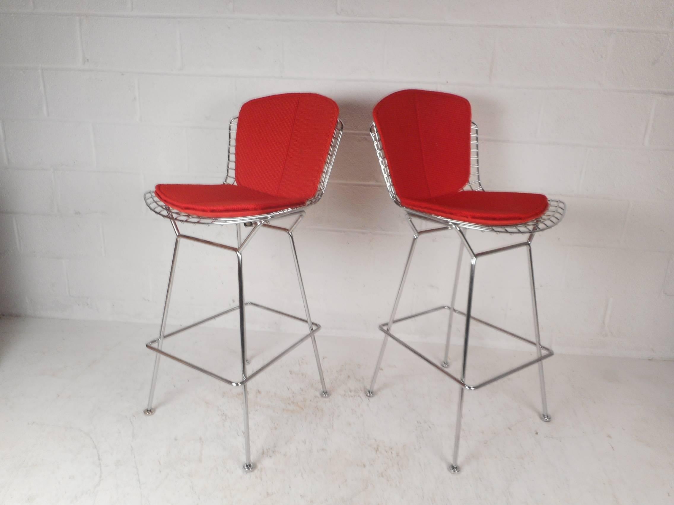 Mid-Century Modern Pair of Midcentury Bar Stools by Knoll