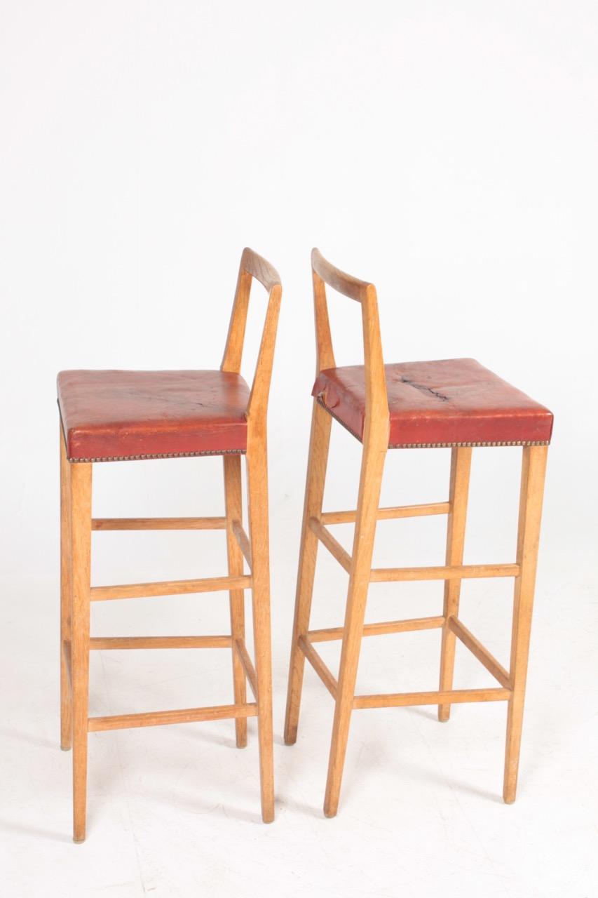 Mid-20th Century Pair of Midcentury Bar Stools in Oak Made by Danish Cabinetmaker, 1950s For Sale