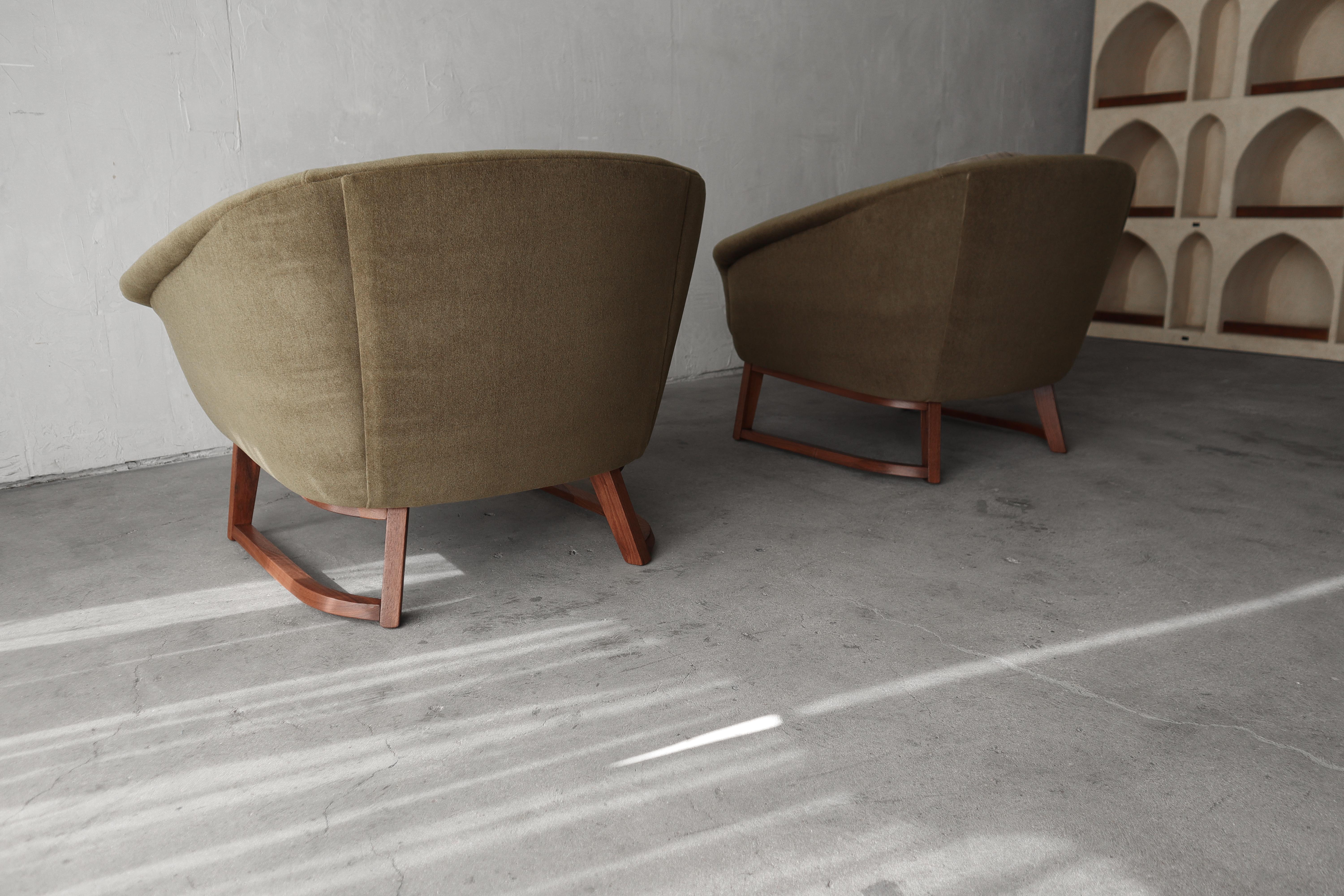 Paire de fauteuils de salon baril du milieu du siècle dernier par Jens Risom en vente 4