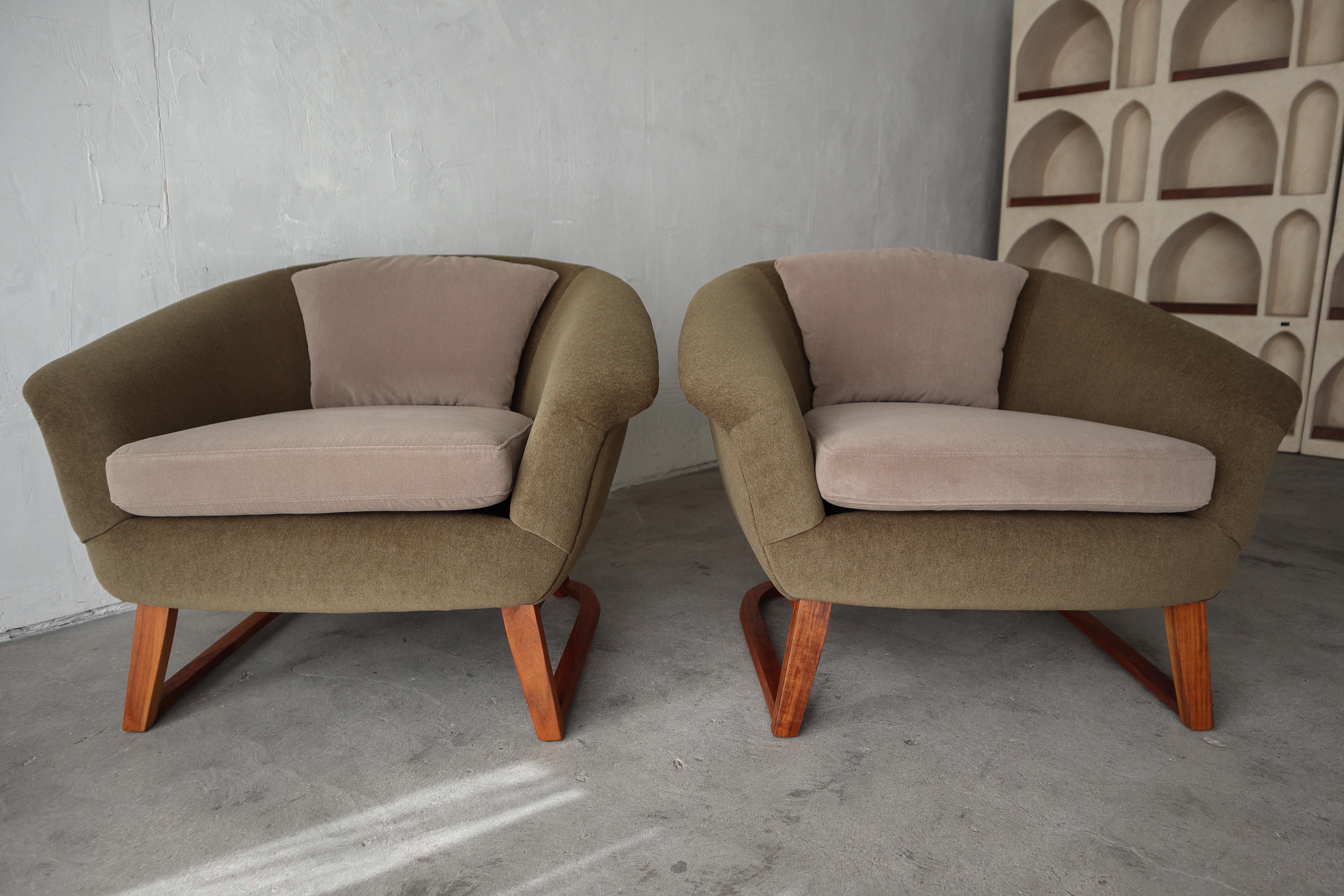 Paire de fauteuils de salon baril du milieu du siècle dernier par Jens Risom Excellent état - En vente à Las Vegas, NV