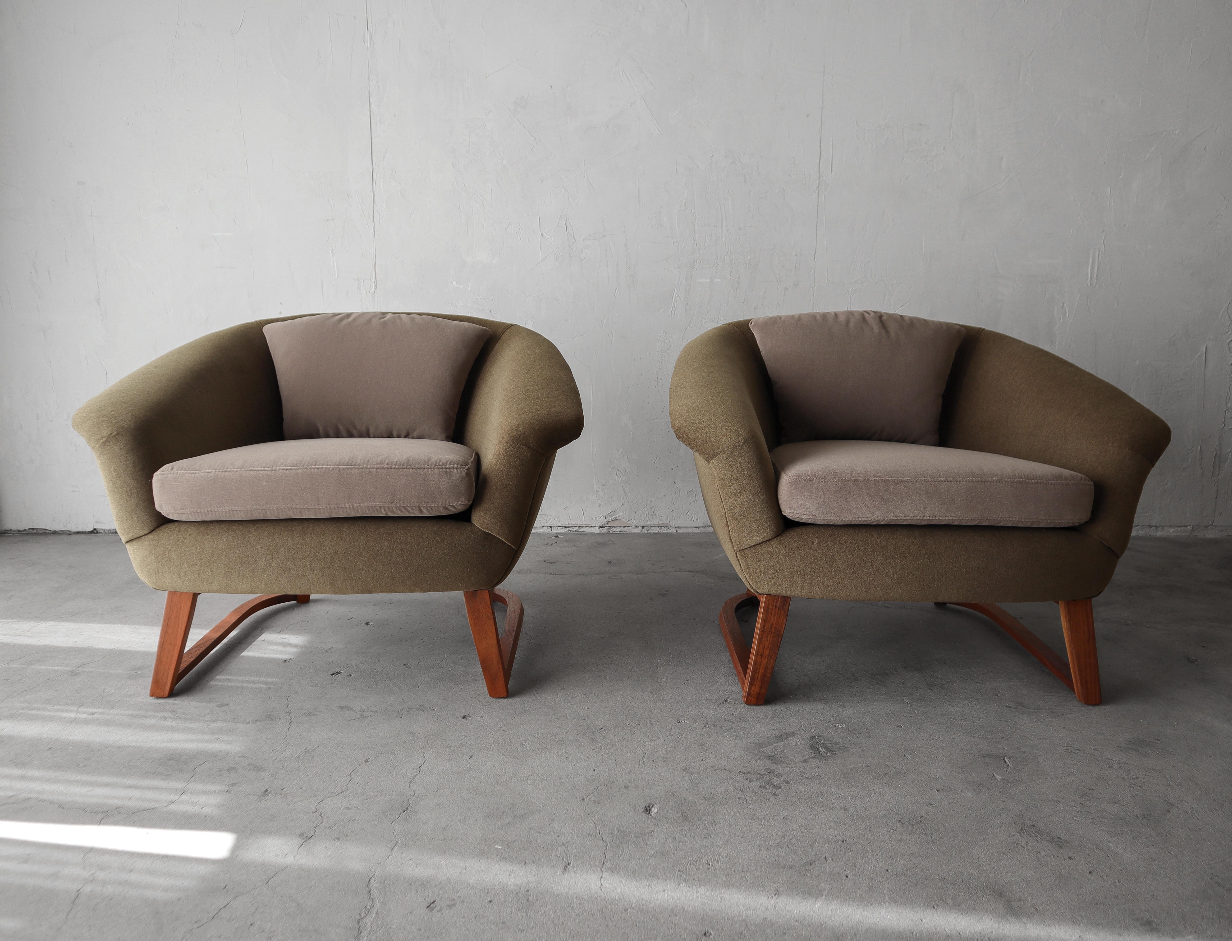 20ième siècle Paire de fauteuils de salon baril du milieu du siècle dernier par Jens Risom en vente