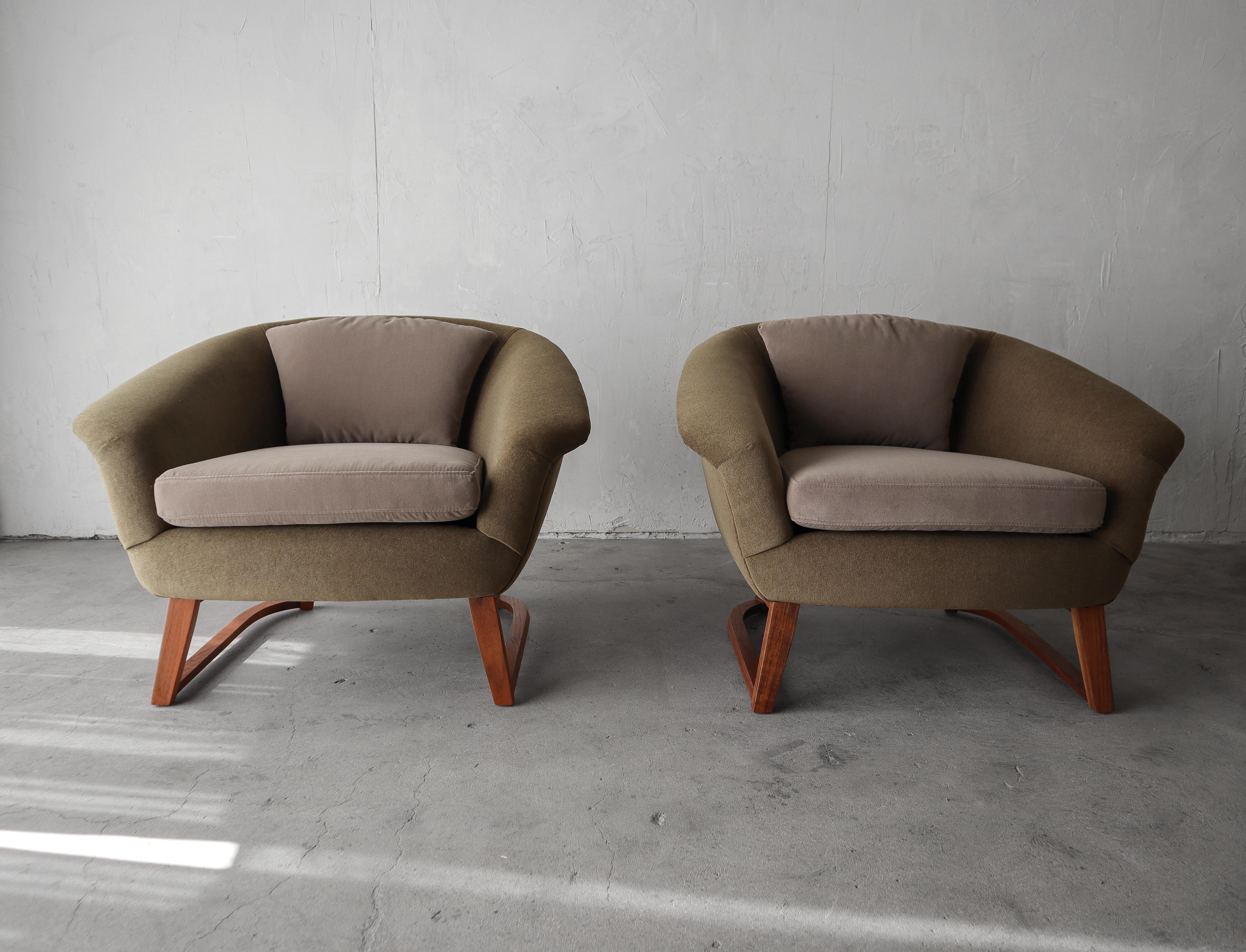 XX secolo Coppia di sedie a sdraio a forma di barile del Mid Century di Jens Risom in vendita