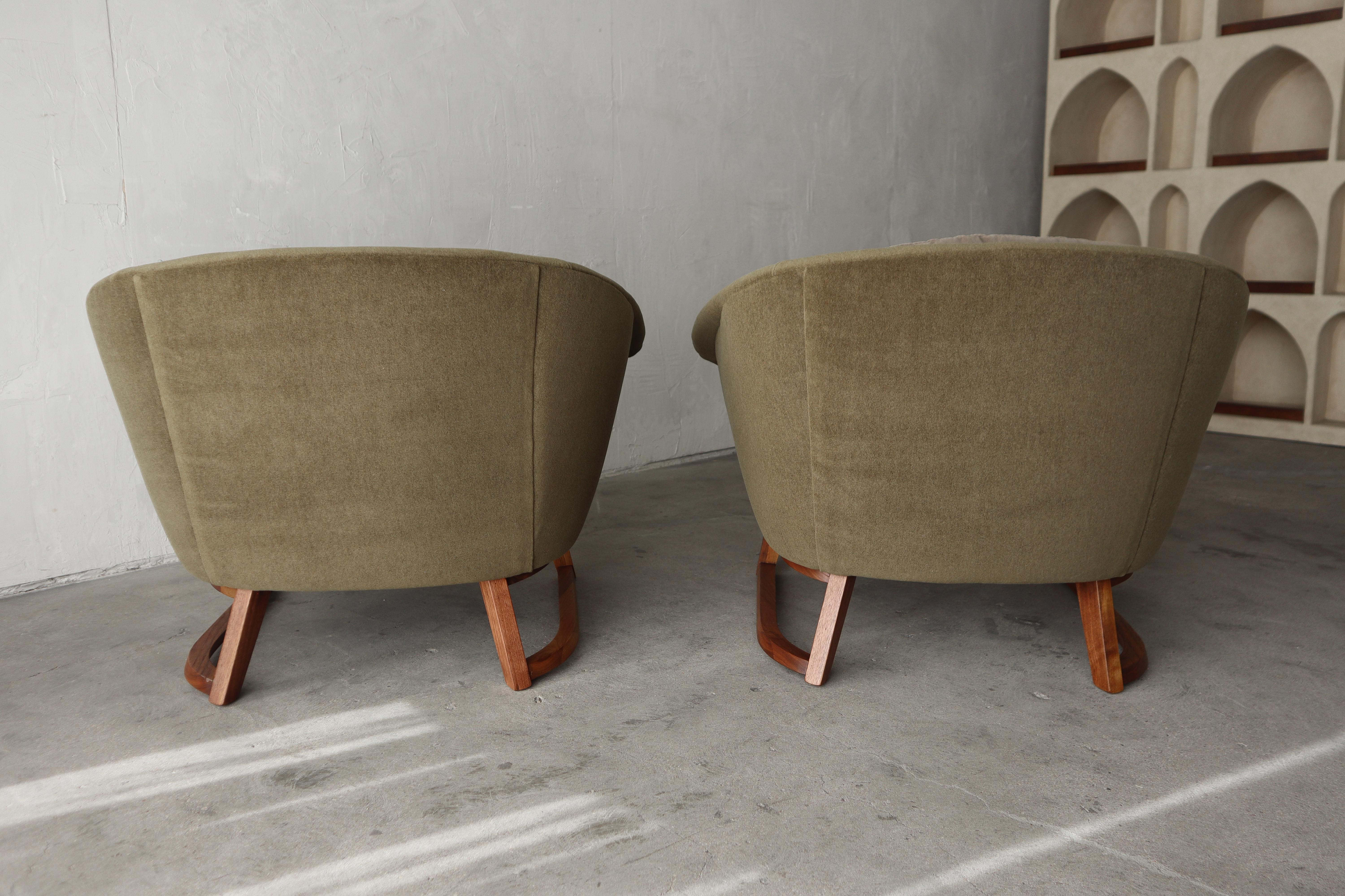 Paire de fauteuils de salon baril du milieu du siècle dernier par Jens Risom en vente 3