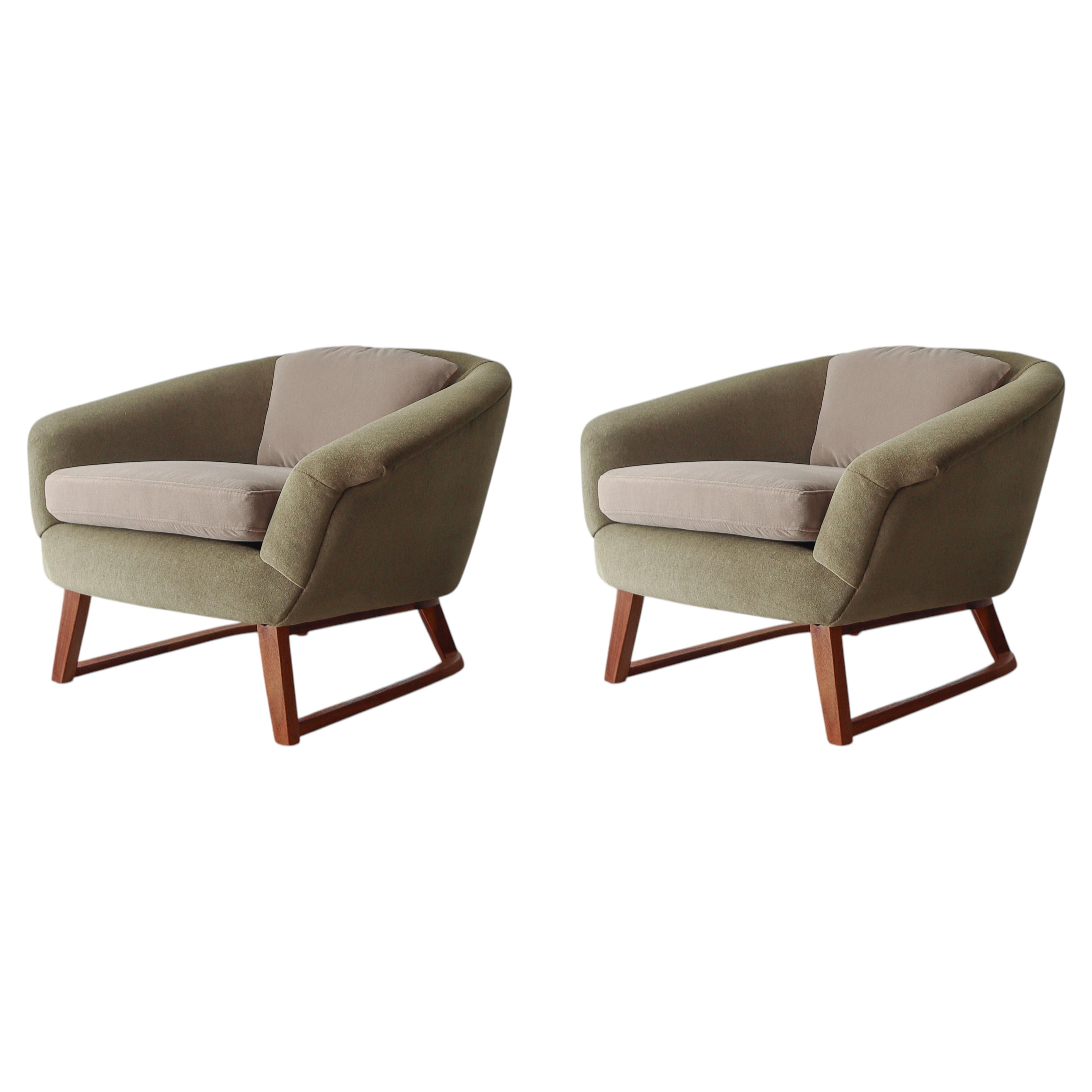 Pair of Mid Century Barrel Lounge Chairs by Jens Risom