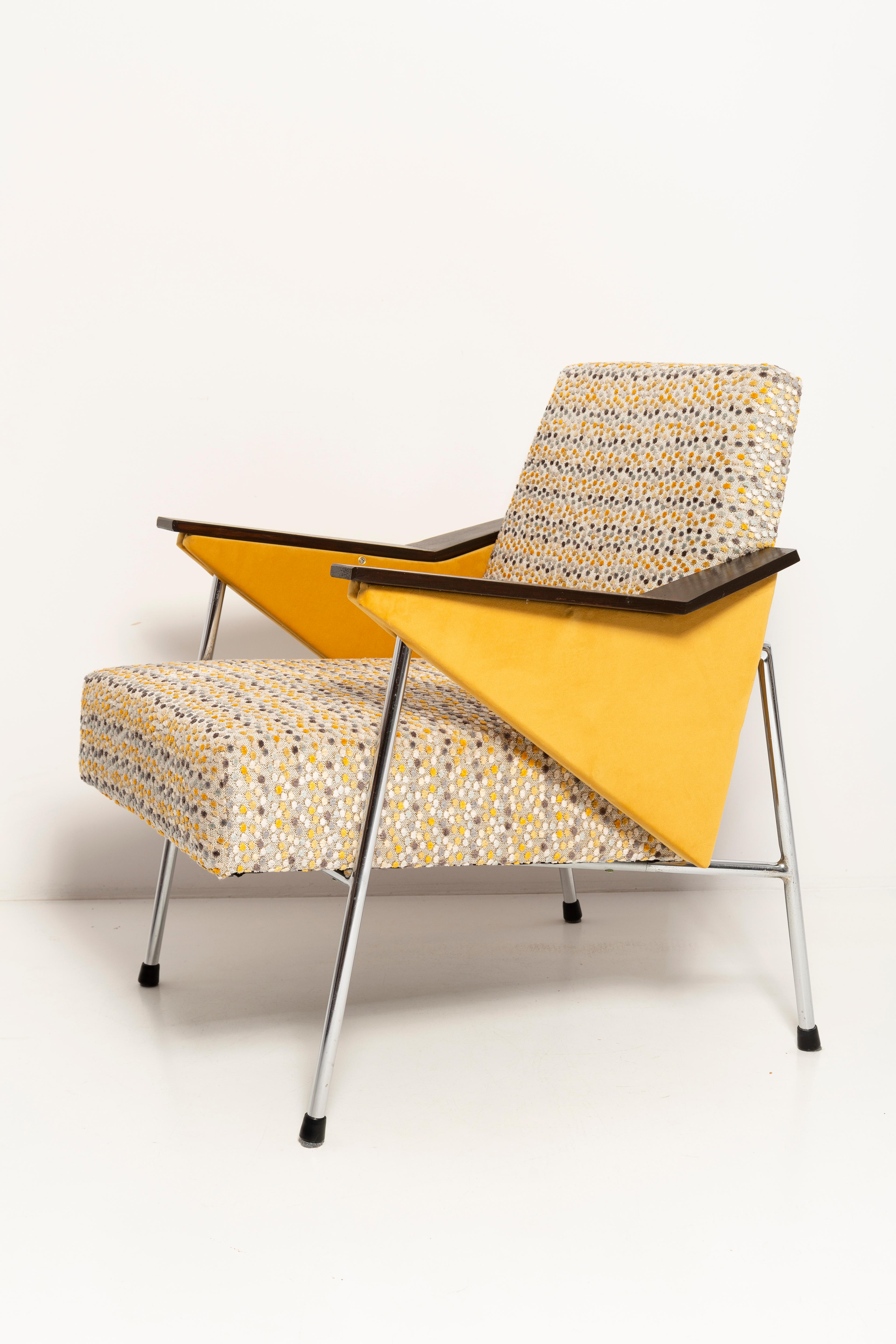 Pair of Mid Century Bat Armchairs, Yellow Dots, Bauhaus Style, Poland, 1970s. For Sale 2
