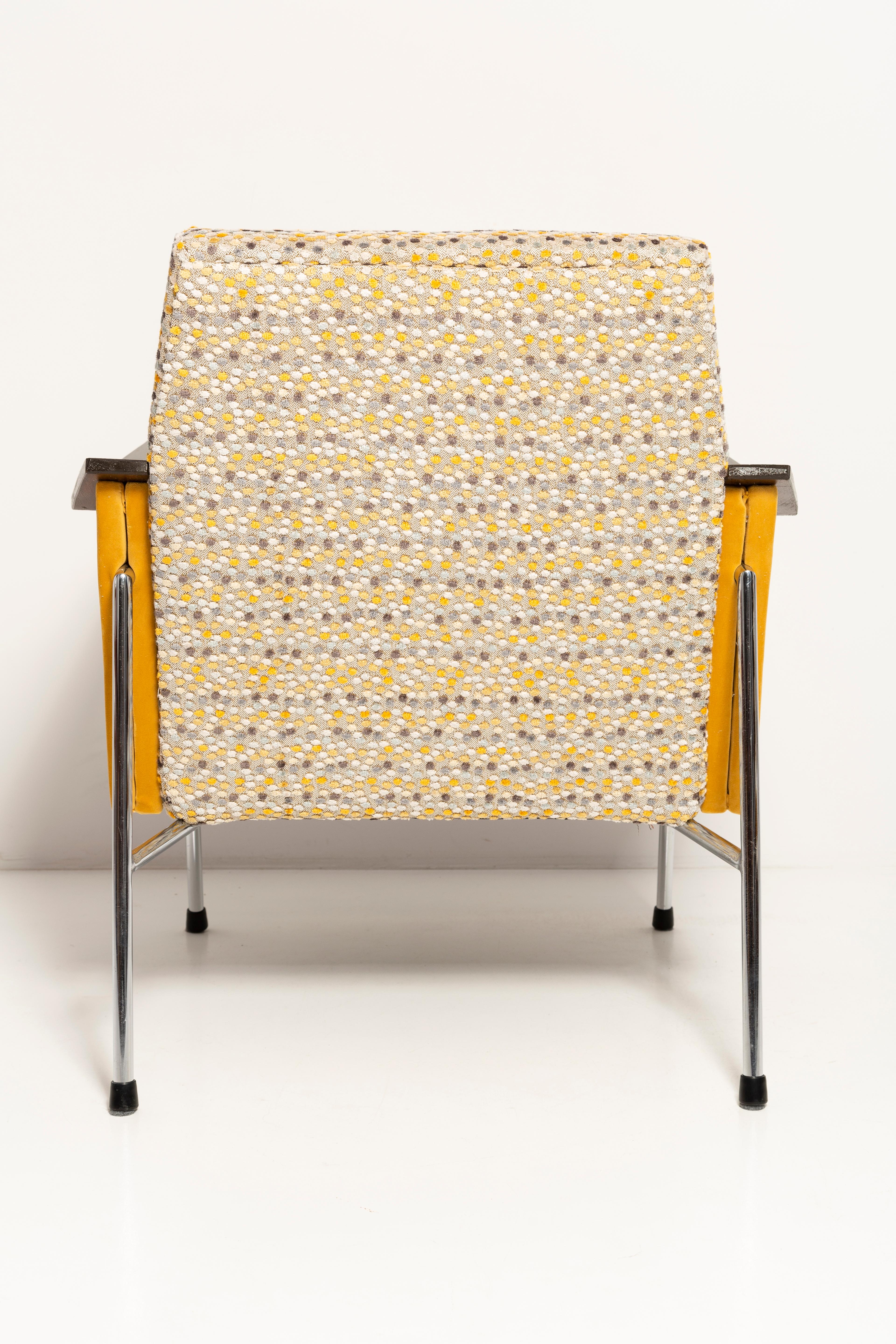Pair of Mid Century Bat Armchairs, Yellow Dots, Bauhaus Style, Poland, 1970s. For Sale 6