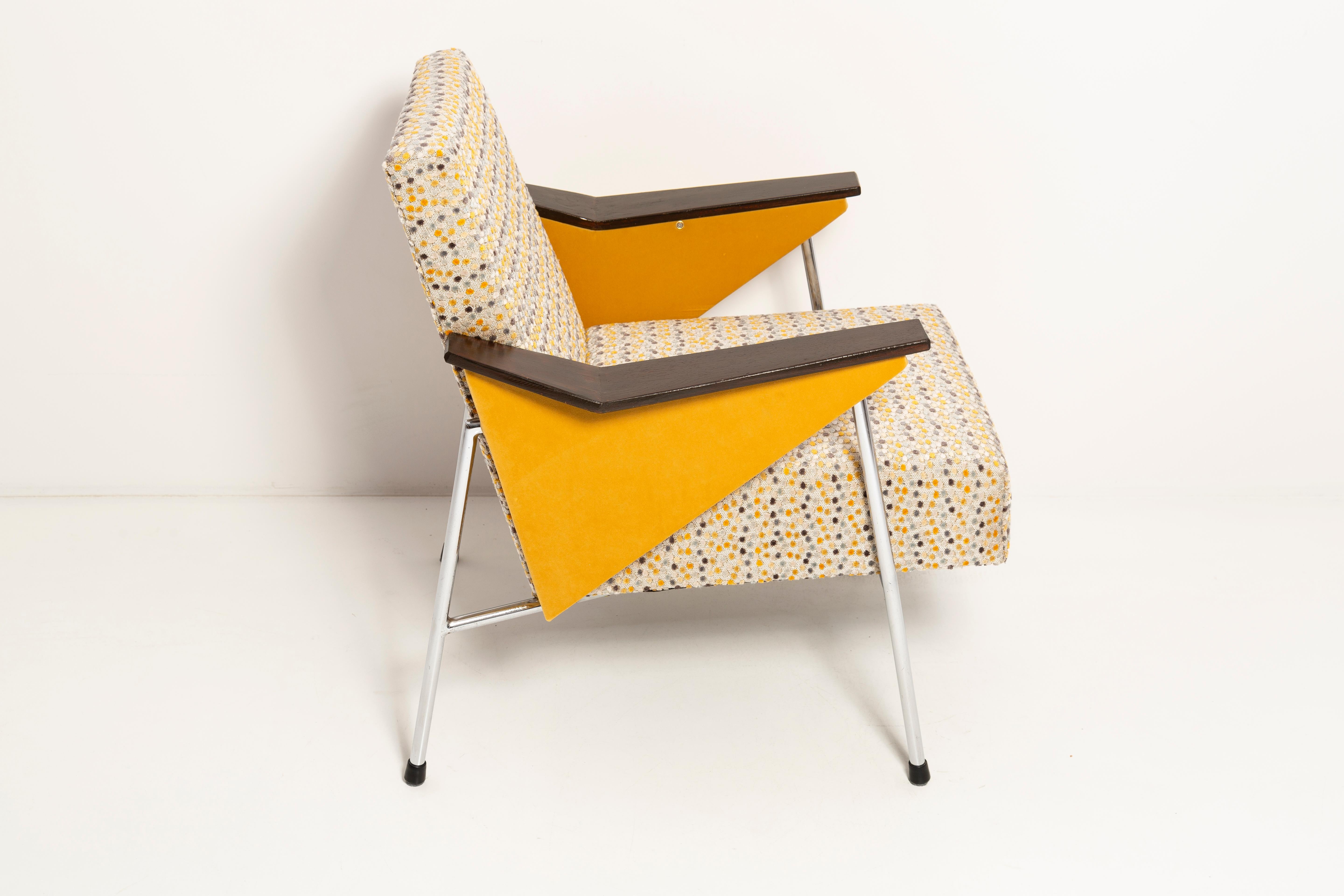 20th Century Pair of Mid Century Bat Armchairs, Yellow Dots, Bauhaus Style, Poland, 1970s. For Sale