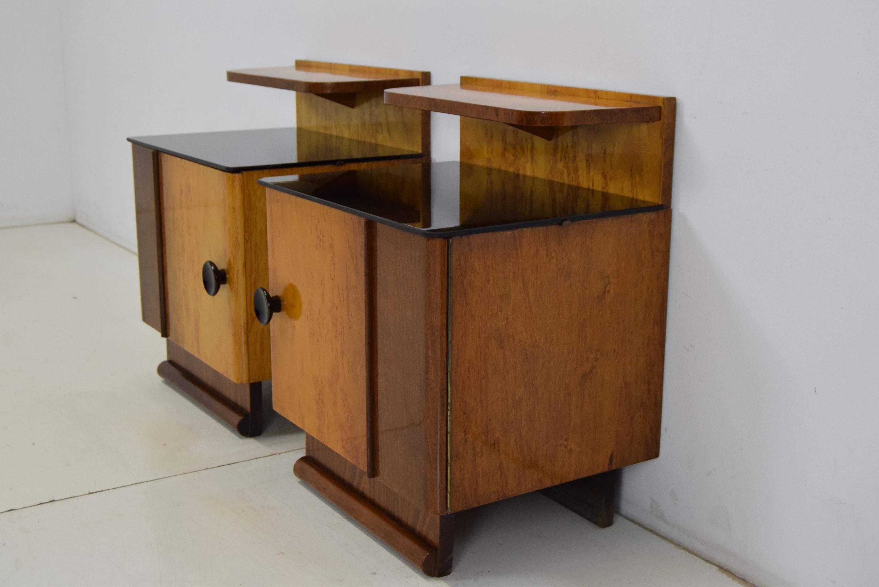 Pair of Mid-Century Bedside Tables, 1950s In Good Condition For Sale In Praha, CZ