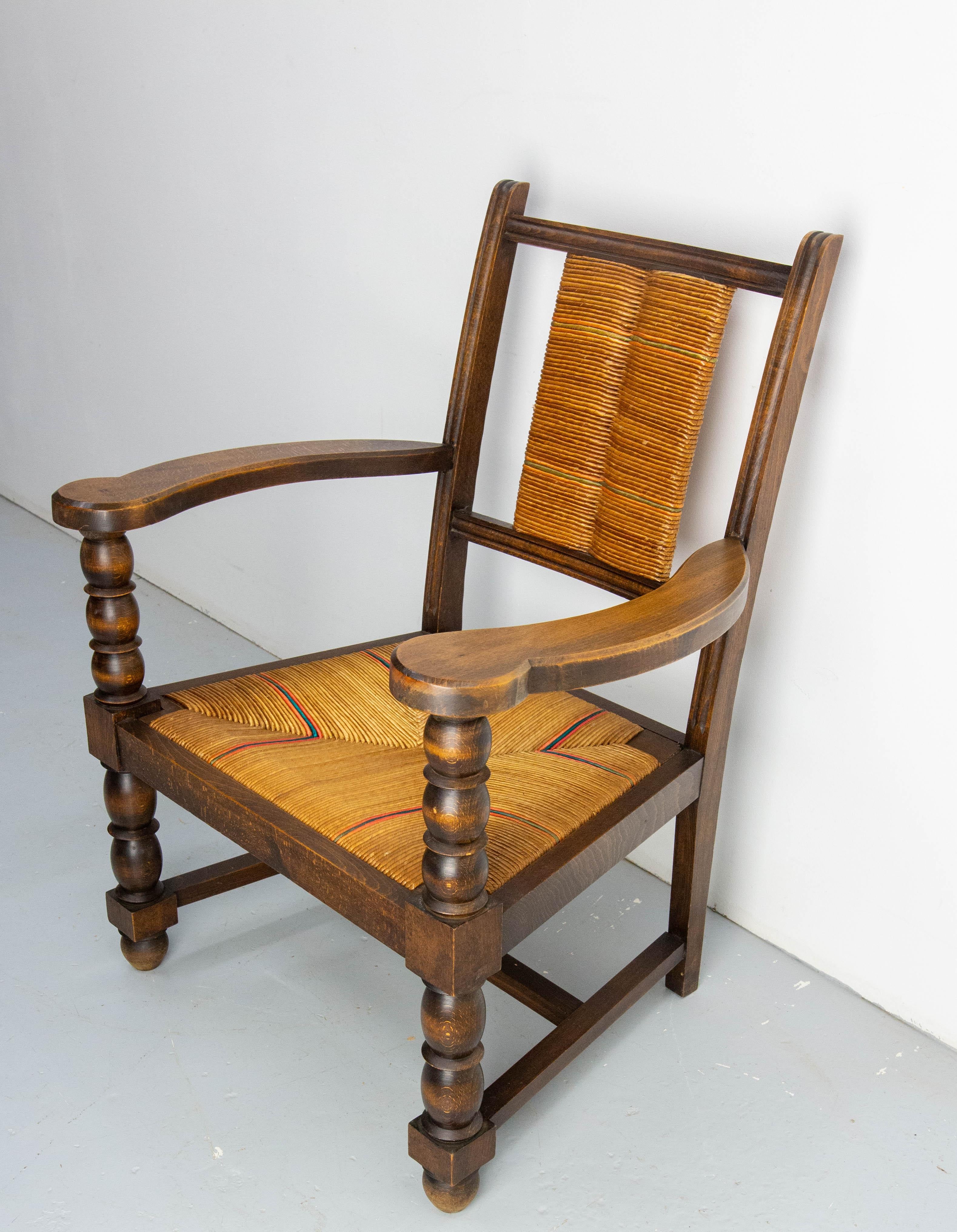 Paglia Coppia di poltrone in faggio e paglia della metà del secolo scorso, basco spagnolo, circa 1940 in vendita