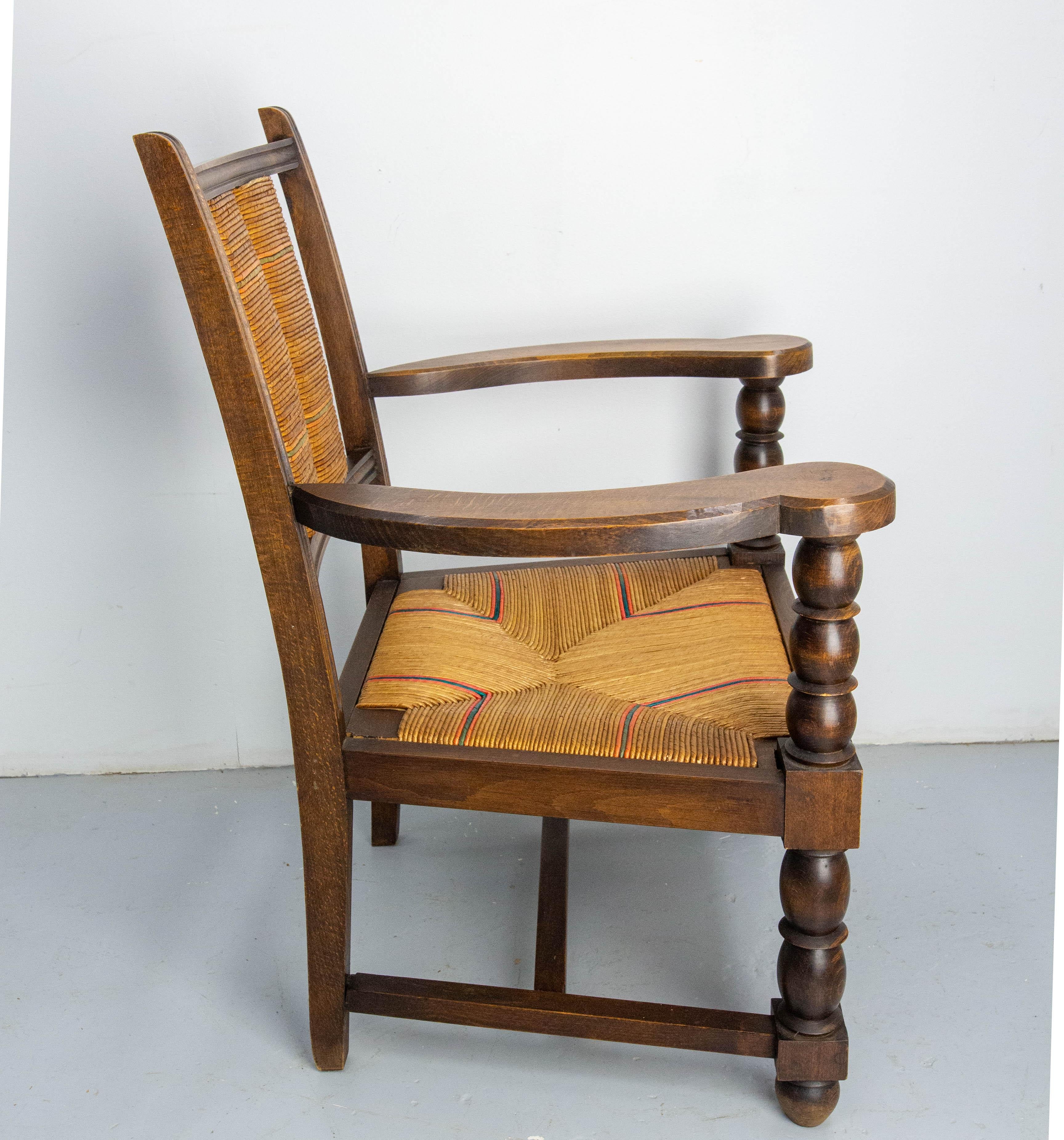 Coppia di poltrone in faggio e paglia della metà del secolo scorso, basco spagnolo, circa 1940 in vendita 1
