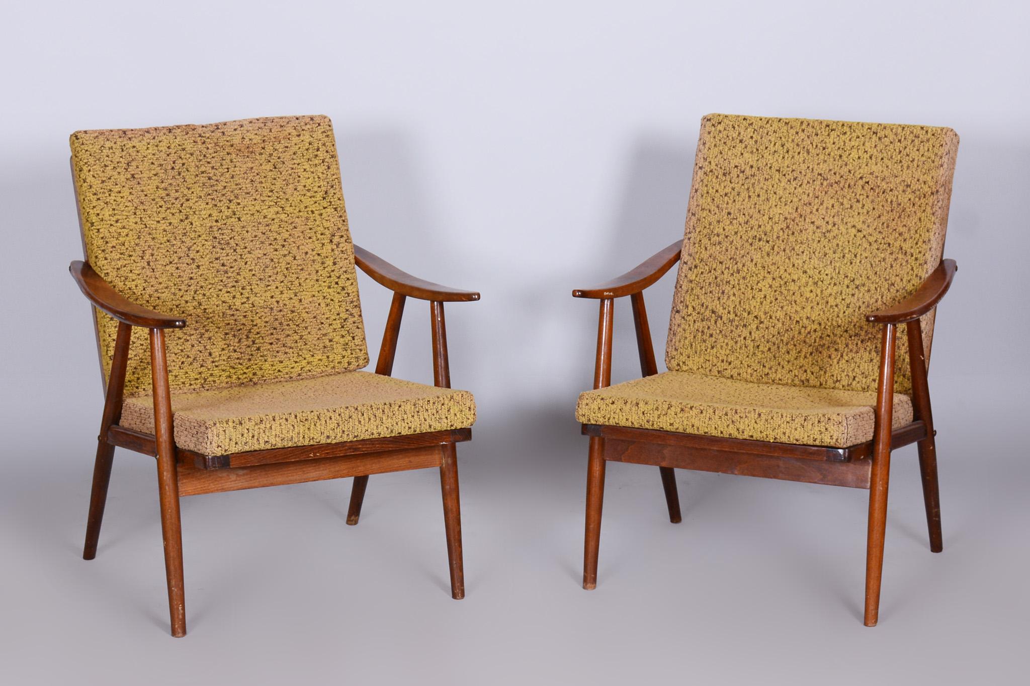 Pair of midcentury beech armschairs.

Maker: ÚLUV - Center for Folk Art Production
Period: 1960-1969
Source: Czechia
Material: Beech

Very well preserved condition. Revived polish.
Upholstery has been professionally cleaned.