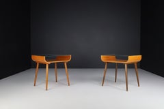 Paar Beistelltische aus Buchenholz und Glas aus der Mitte des Jahrhunderts, Prag, 1950er Jahre