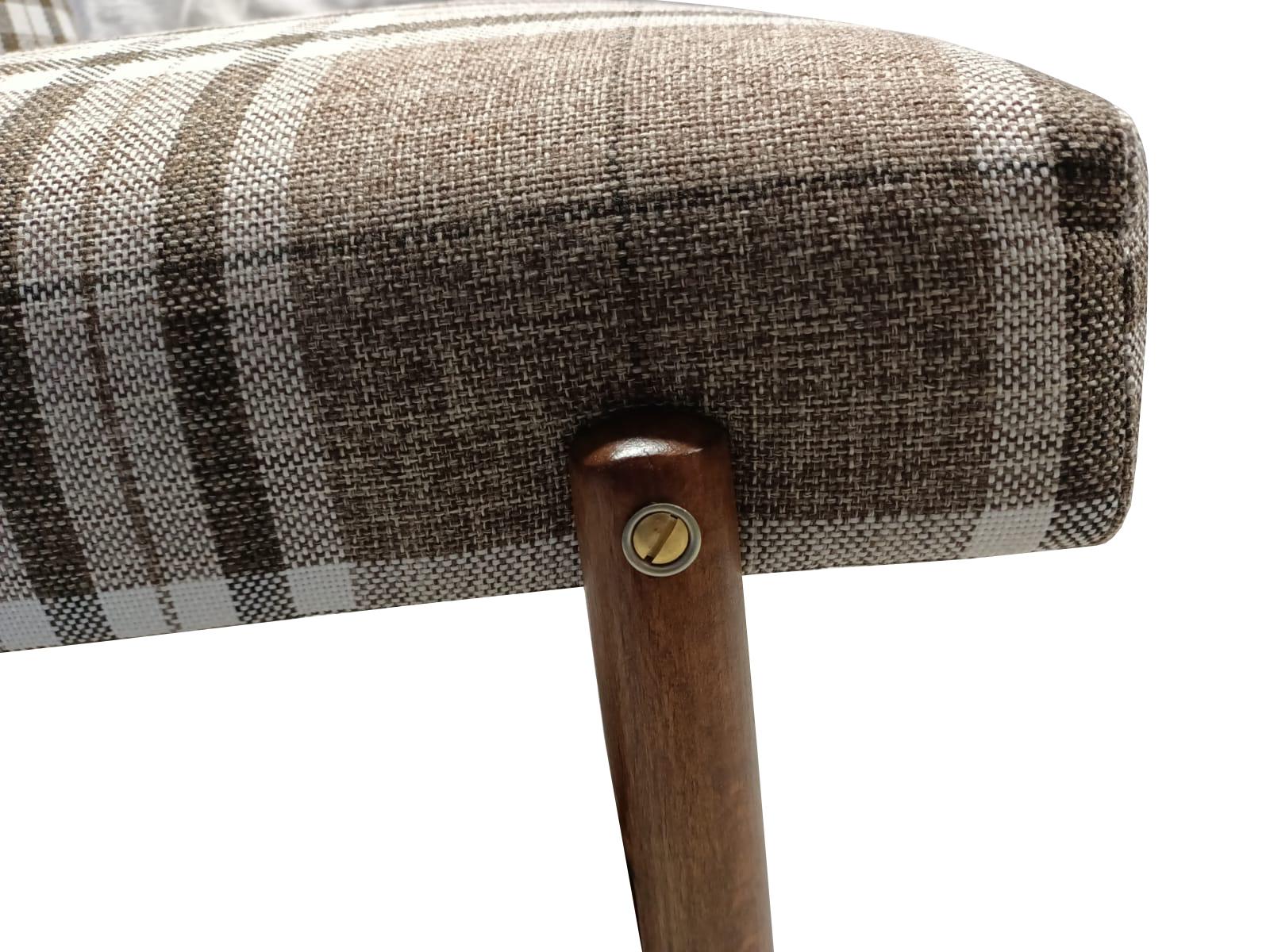 20ième siècle Paire de fauteuils en tissu beige à carreaux du milieu du siècle, Europe, années 1960 en vente