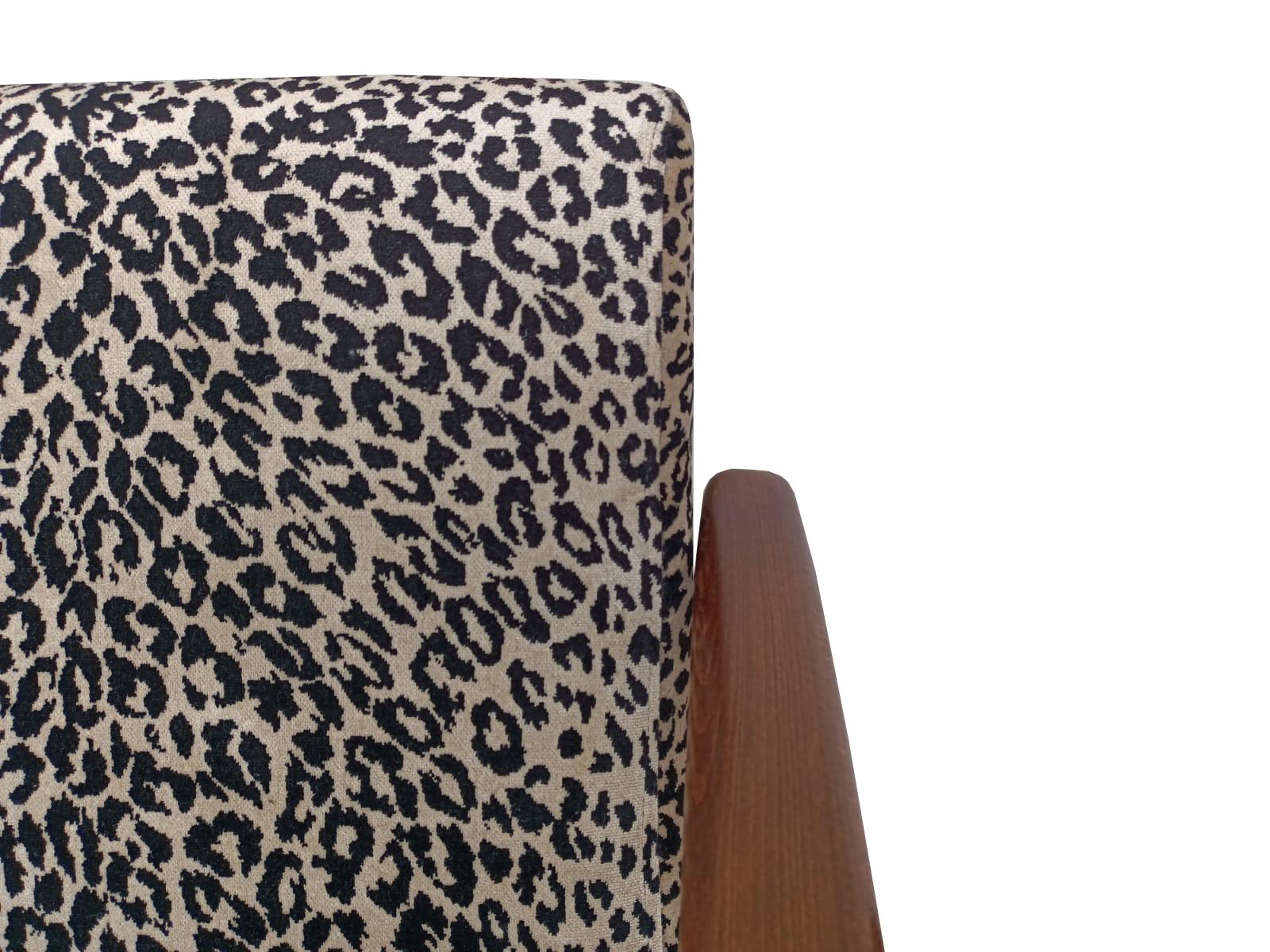 Coppia di poltrone leopardate beige di metà secolo, GFM 142, Edmund Homa, anni '60 In condizioni ottime in vendita a 05-080 Hornowek, PL