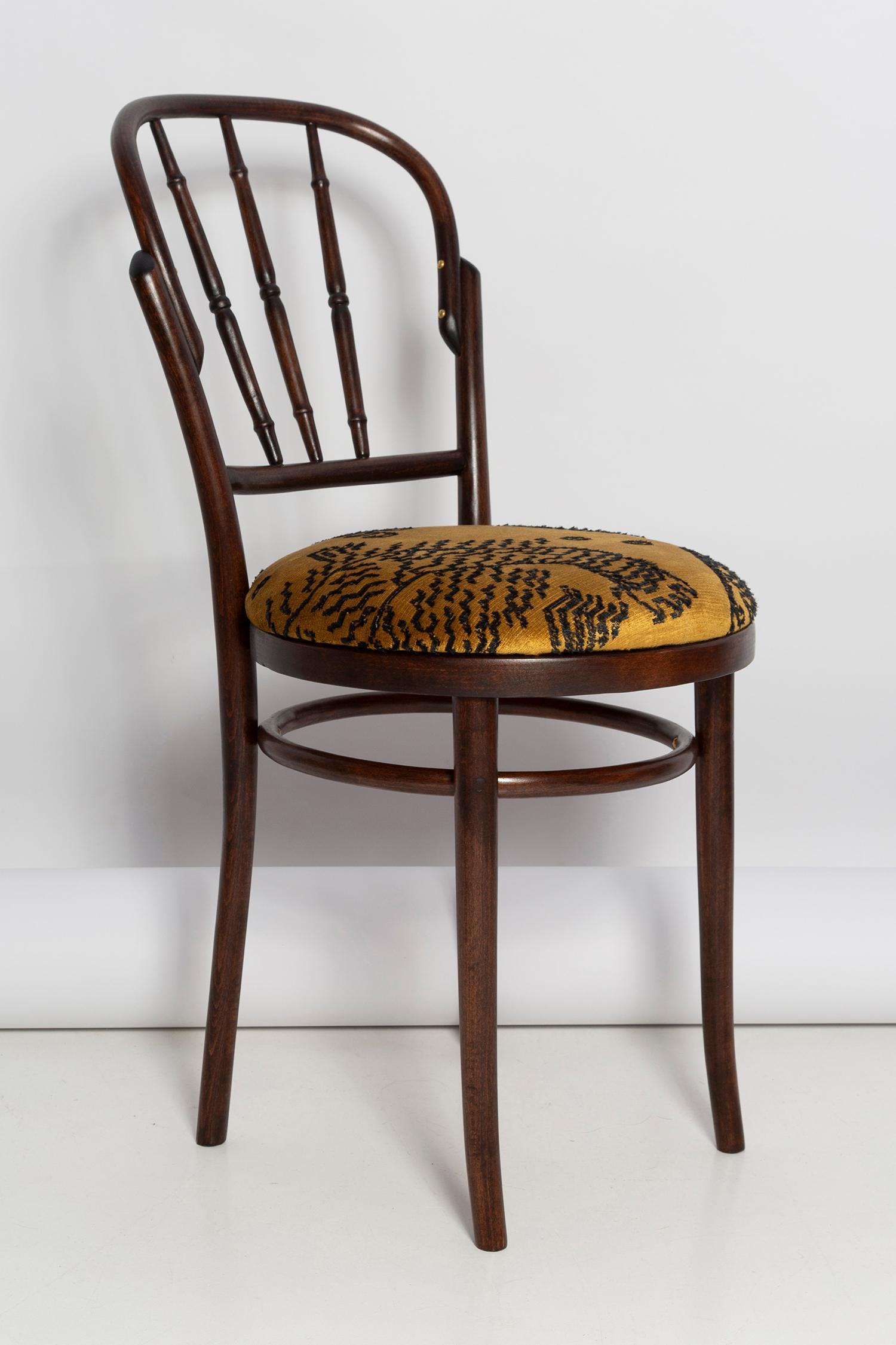 Pair of Mid Century Beige Tiger Dedar Chairs, Fameg Factory, Poland, 1960s For Sale 1