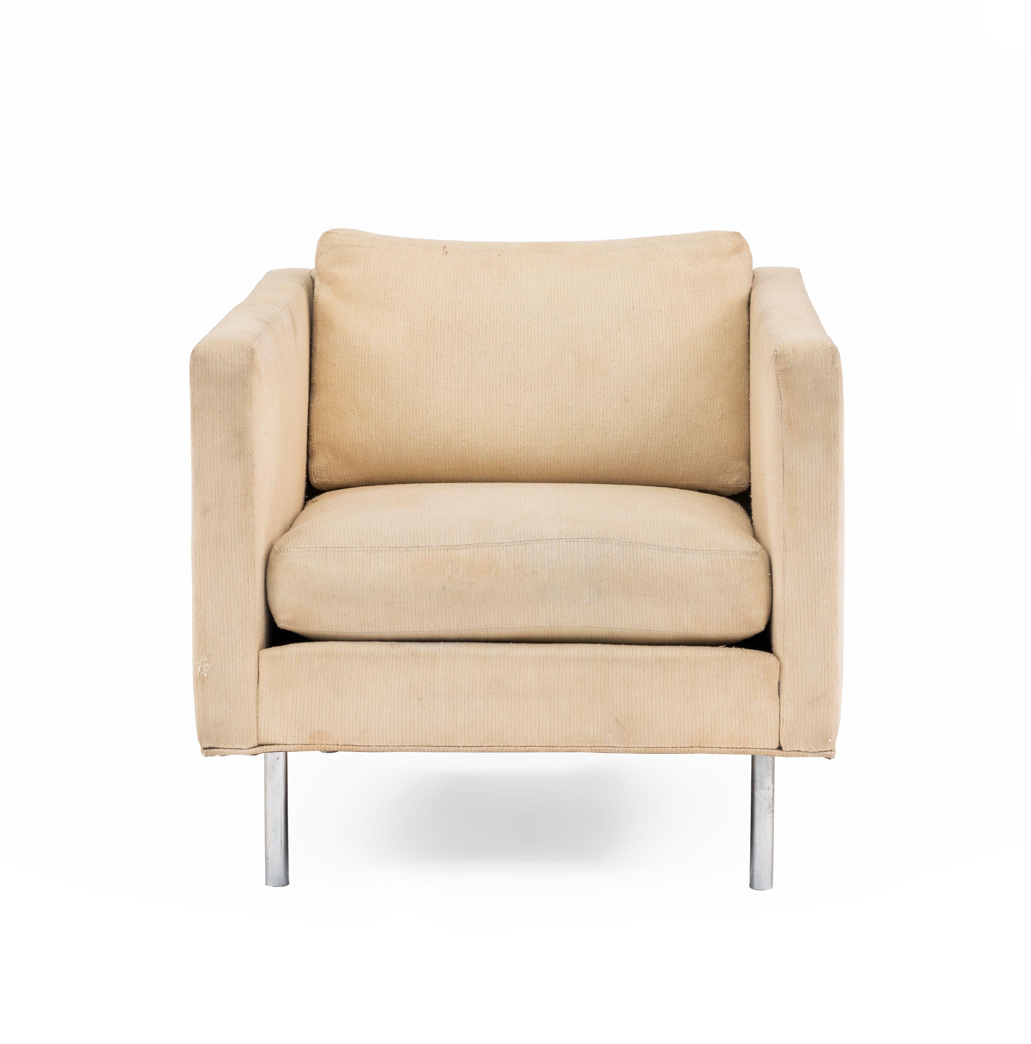Mid-Century Modern Pair of Mid-Century Beige Upholstered Armchairs For Sale