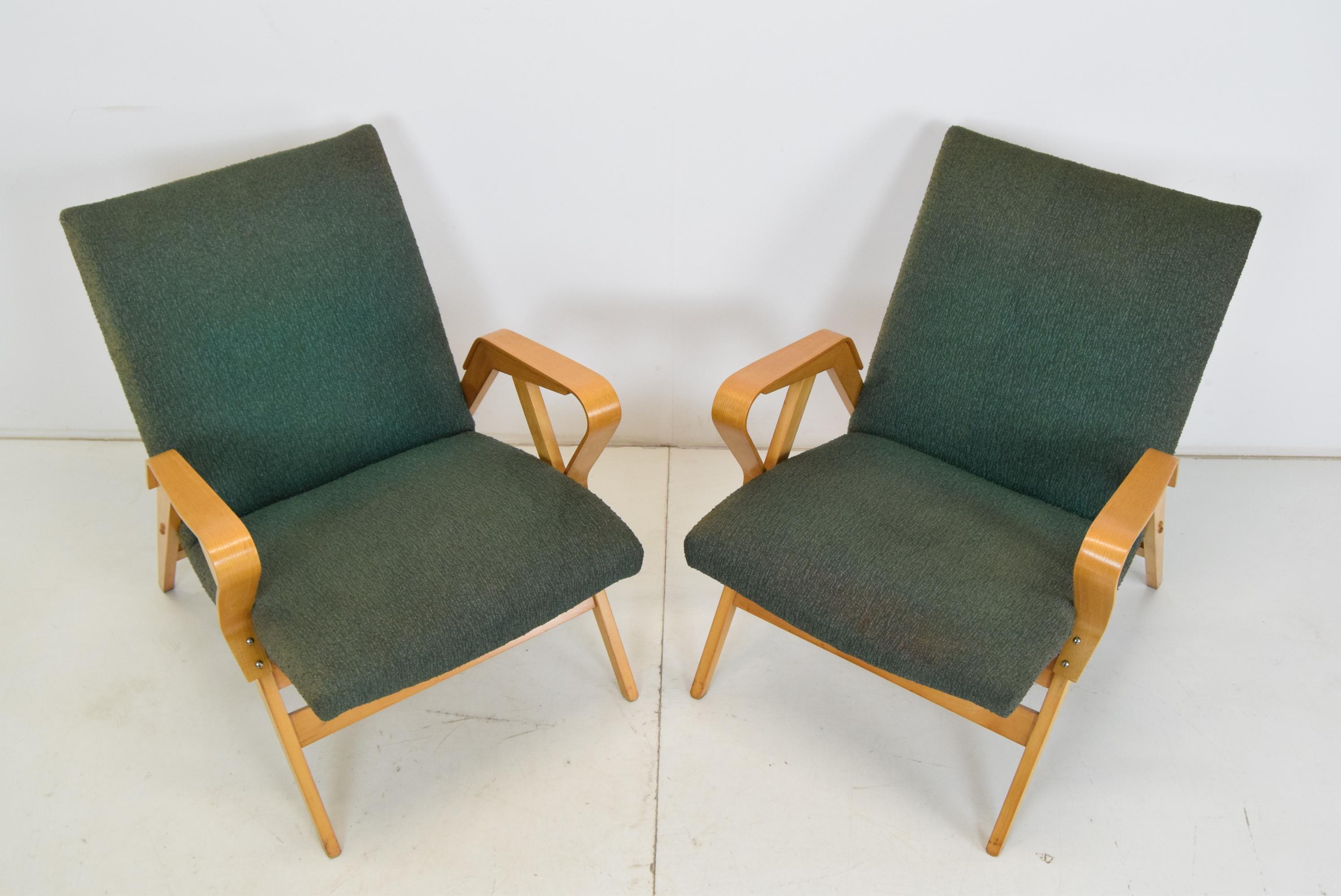 Mid-Century Modern Pair of mid-century Bentwood Armchairs by Frantisek Jirak for Tatra, 1960's. For Sale