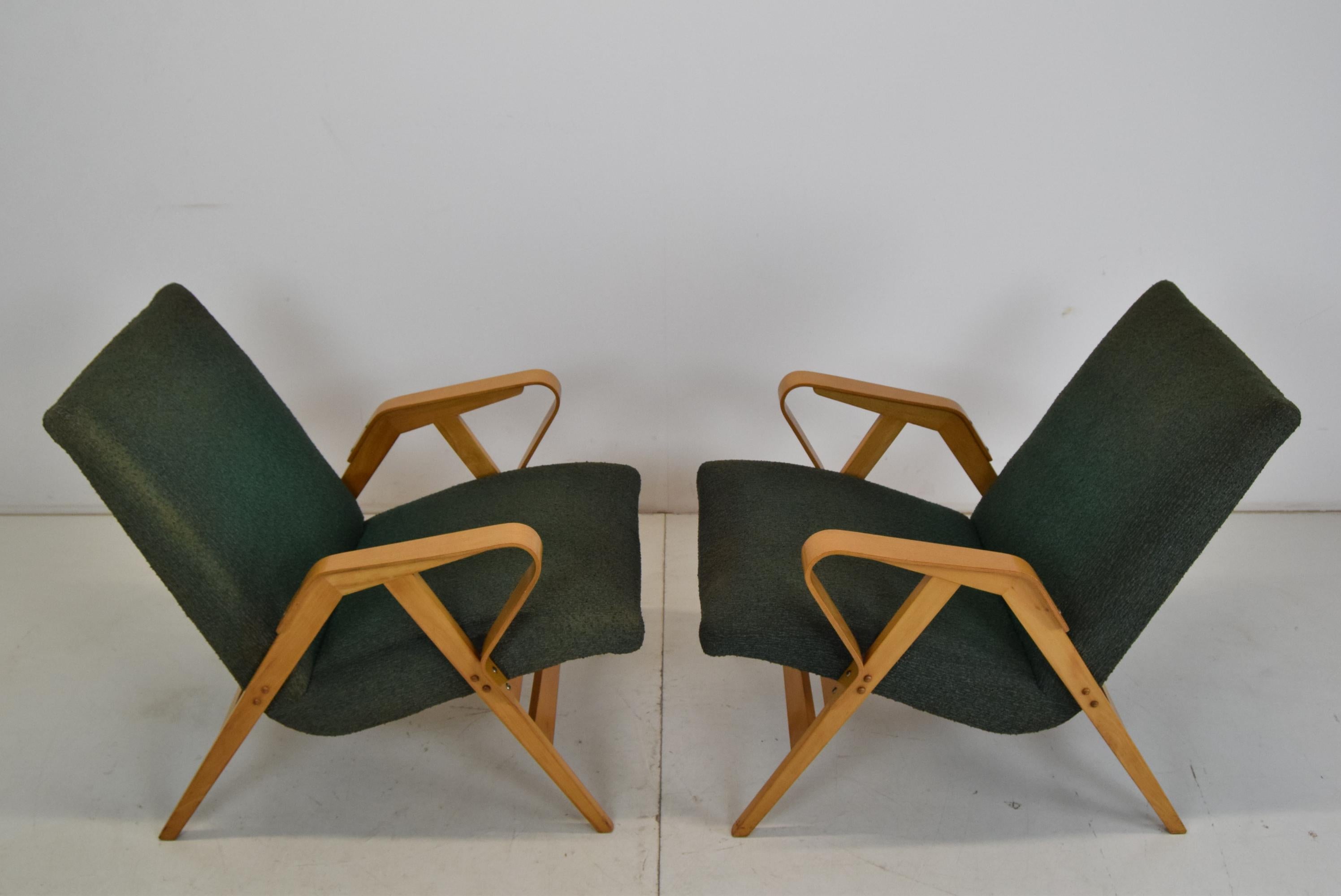 Czech Pair of mid-century Bentwood Armchairs by Frantisek Jirak for Tatra, 1960's. For Sale
