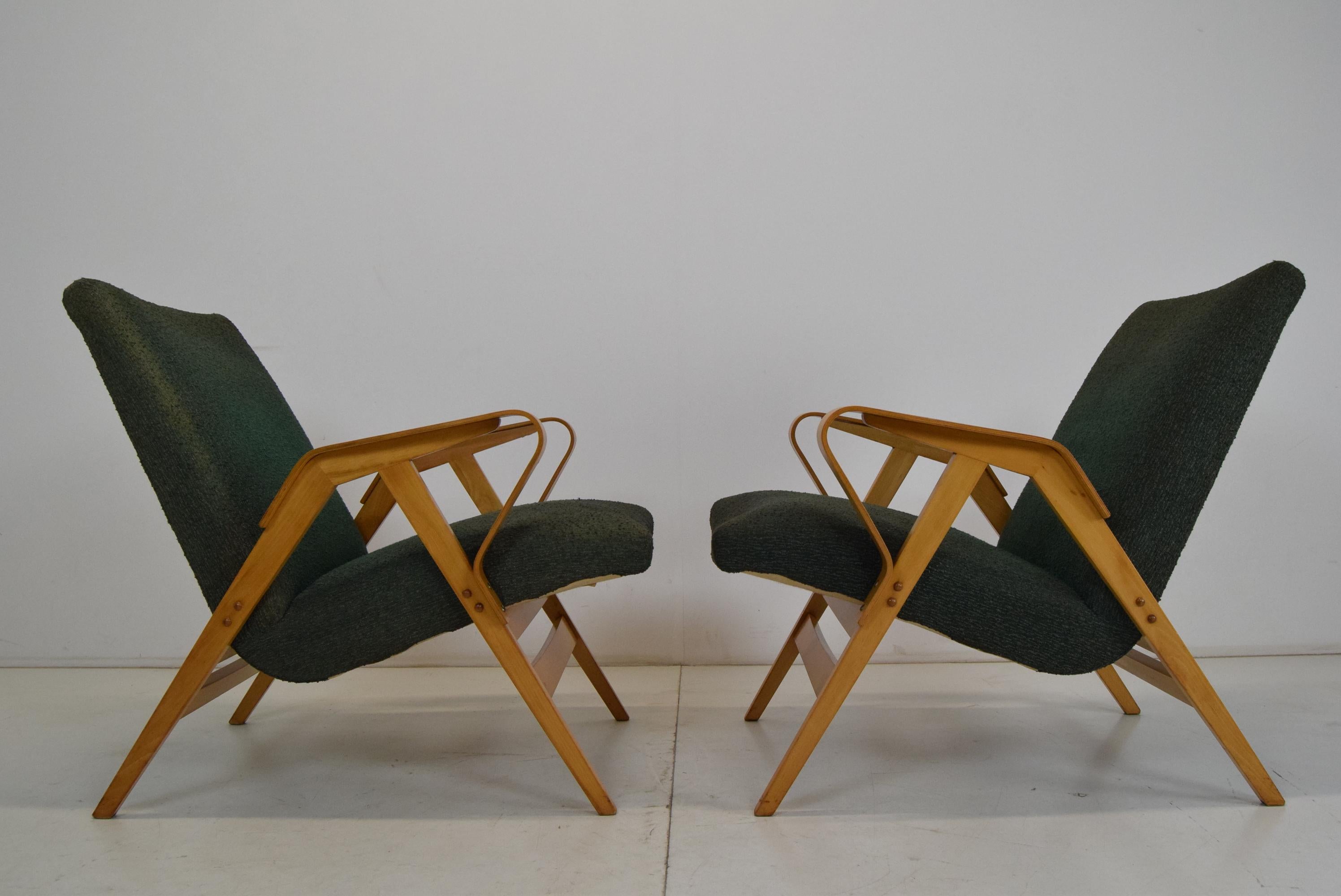 Pair of mid-century Bentwood Armchairs by Frantisek Jirak for Tatra, 1960's. In Good Condition For Sale In Praha, CZ